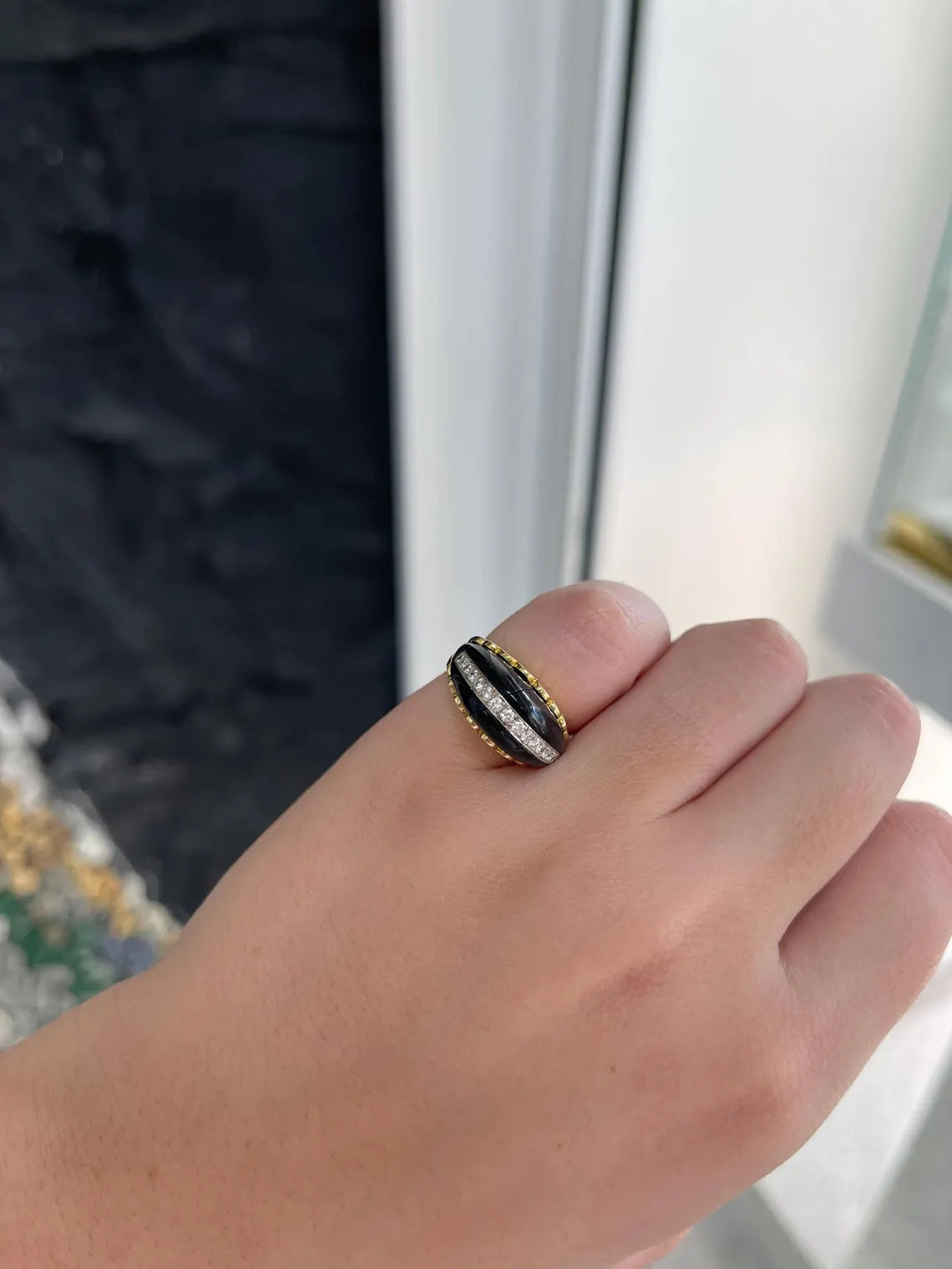 0.00ct Natural Black Onyx Statement Ring with Pave Diamond Accents - Elegant Jewelry for Evening Parties, Weddings & Special Occasions