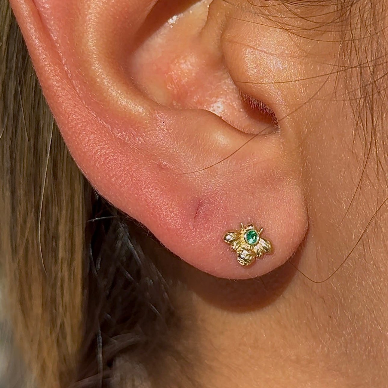 14K Yellow Gold Emerald Bee Stud Earrings - Dainty Flat Back Earrings for Women - Perfect for Everyday Wear, Gifts & Special Occasions