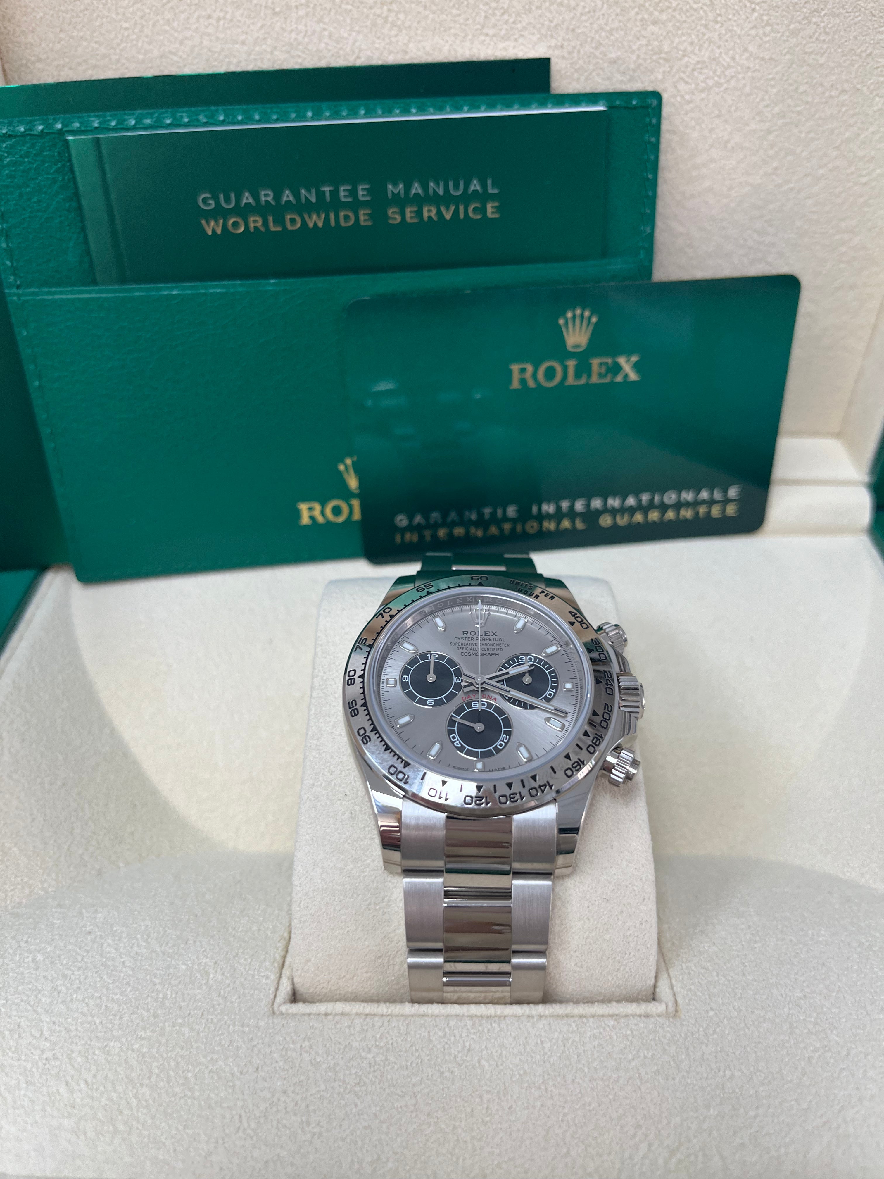 Rolex Daytona 116509 40mm White Gold Cosmograph Watch - Stainless Steel & Black Index Dial - Luxury Men's Chronograph Timepiece for Business, Sports & Special Occasions