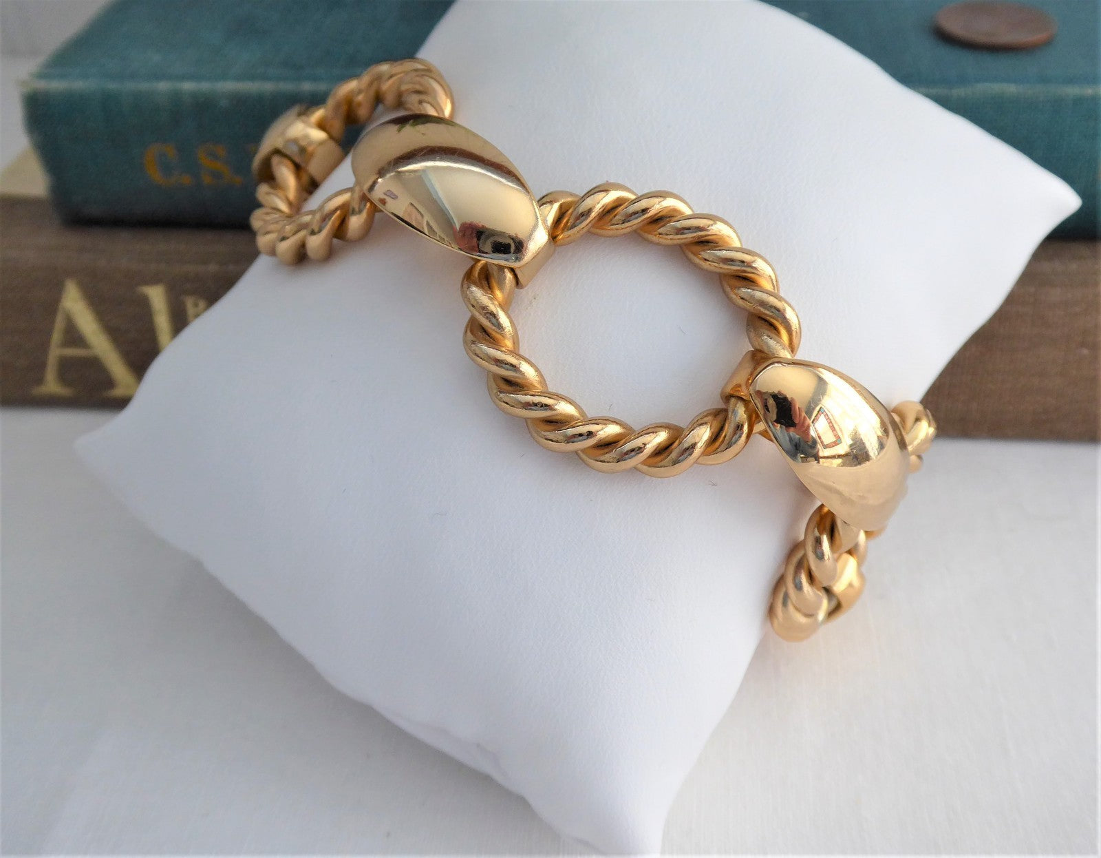 Vintage 1980s Napier Twisted Link Chunky Bracelet - Gold Plated Signed Oval Links for Women | Perfect for Retro Fashion, Parties & Gift Giving