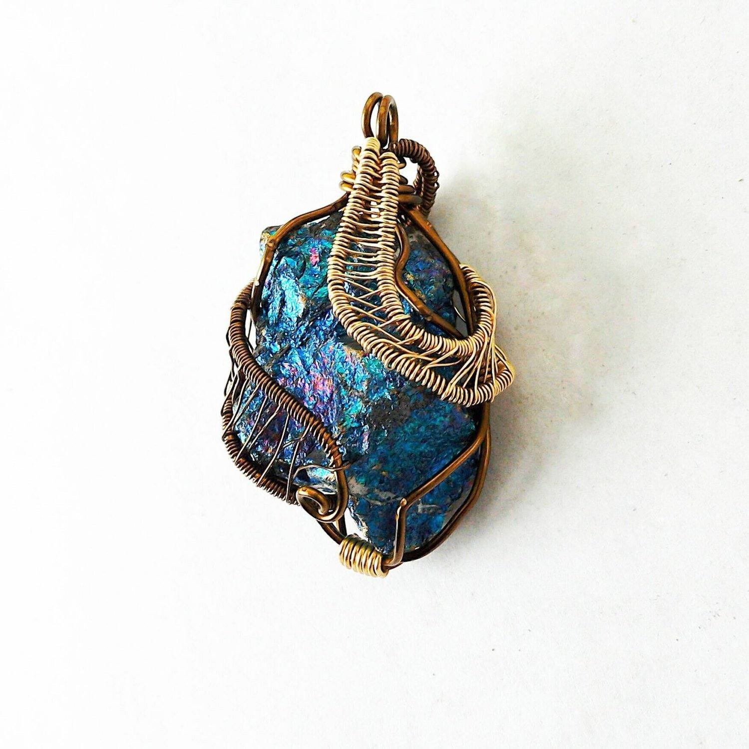 Natural Raw Peacock Ore Crystal Pendant Necklace - Bornite Healing Stone Jewelry for Women, Spiritual Energy & Chakra Balancing - Perfect for Meditation, Yoga & Boho Fashion