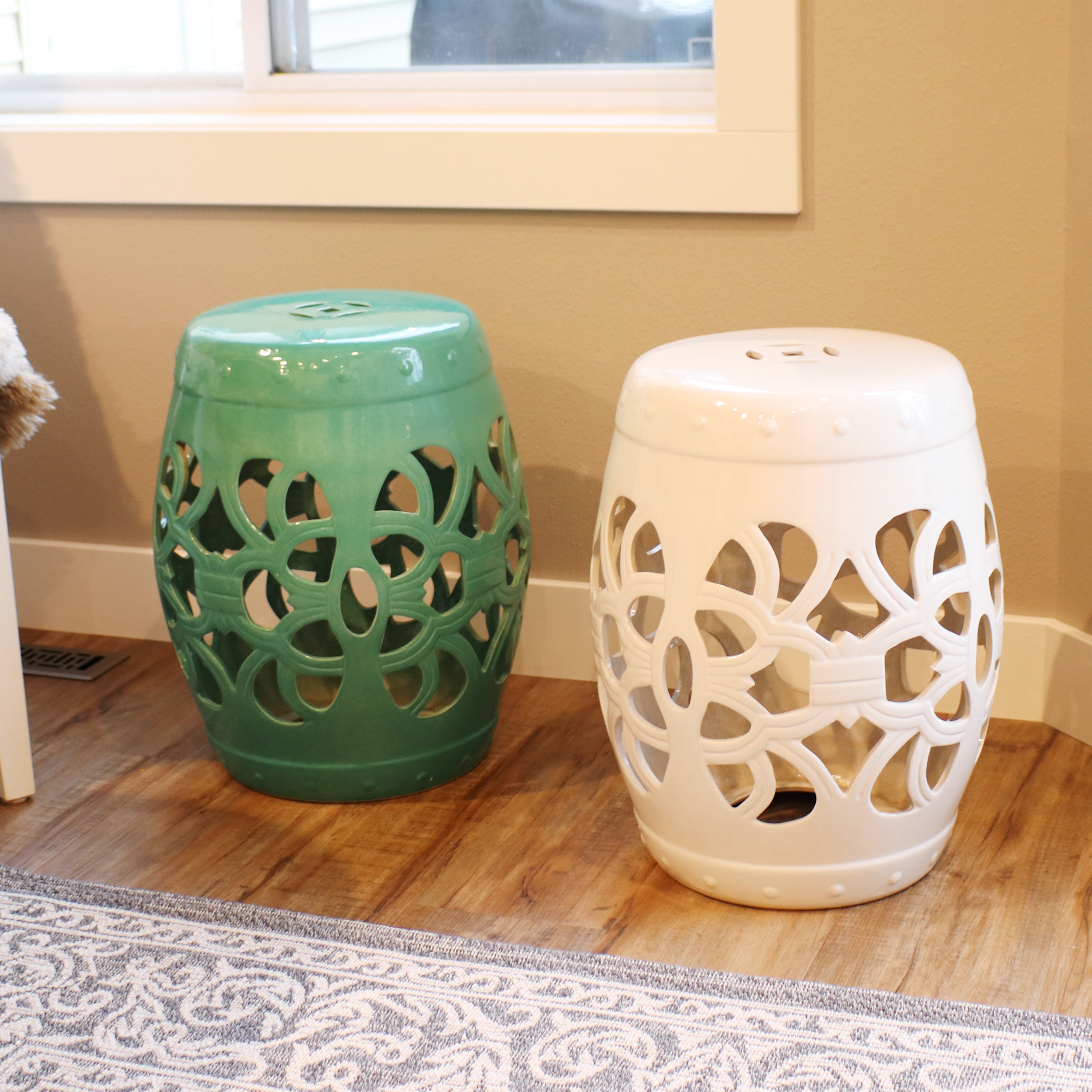 Sunnydaze Knotted Quatrefoil Ceramic Garden Stool - 18 Inch White Outdoor Side Table for Patio, Porch & Garden Decor