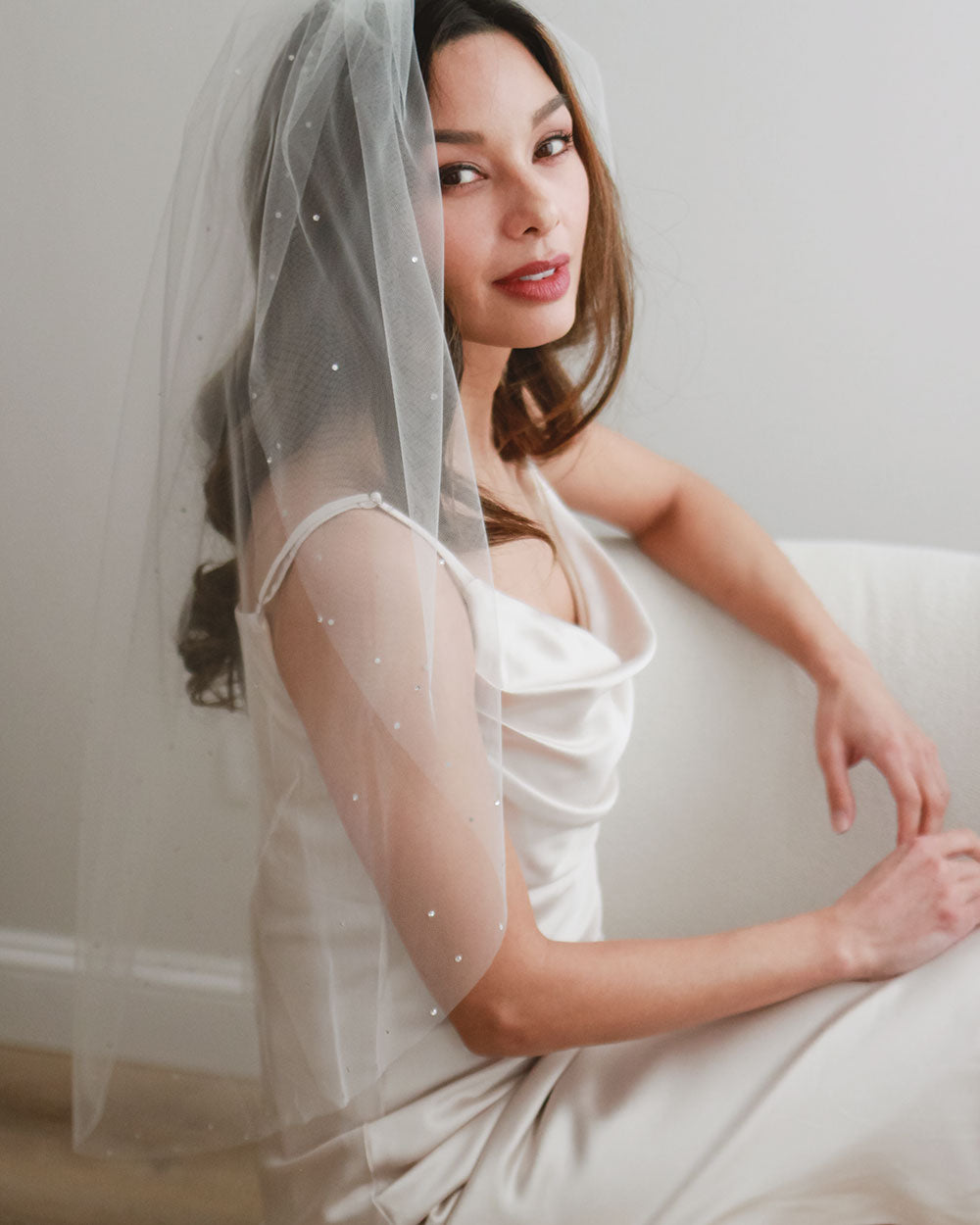 Sparkling Rhinestone Veil for Bridal Wedding Accessories - Elegant Hairpiece for Brides, Prom, Pageants & Special Occasions