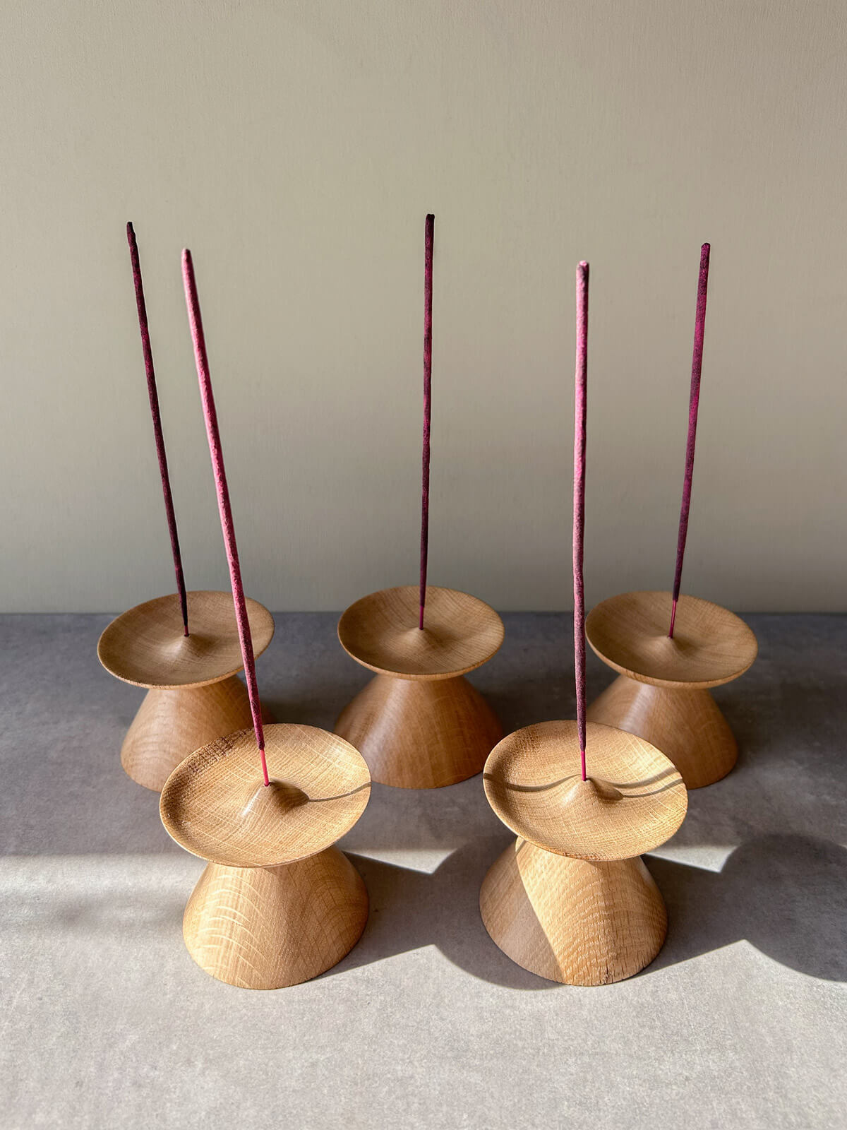 Handmade Scottish Oak Incense Holder with Solar Power - Natural Wood Aromatherapy Burner for Meditation, Yoga & Home Decor