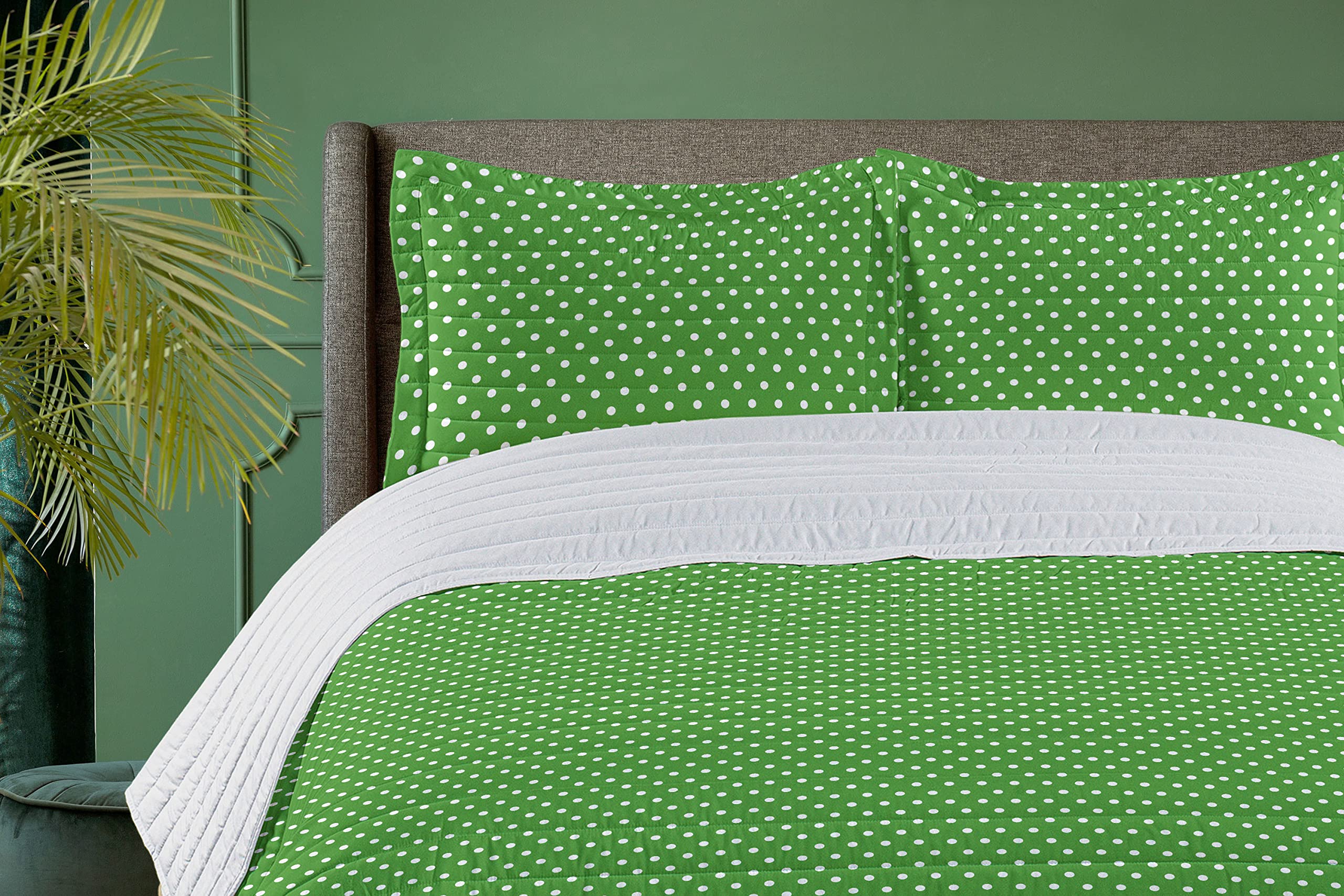 Ambesonne Polka Dot Microfiber Bedspread Set - Queen Size Fern Green & White Retro Geometric Pattern with Pillow Shams & Comforter | Soft Bedding for Cozy Bedroom Decor, Guest Room Makeover or Bohemian Style Home