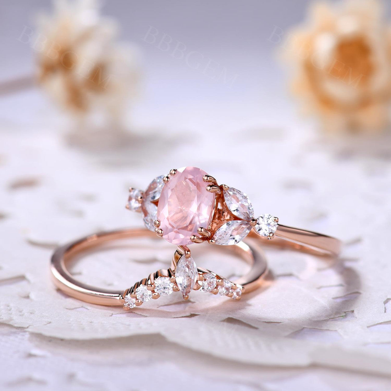 1.0 CT Vintage Oval Cut Rose Quartz Engagement Ring Set with Curved Moissanite Wedding Band - Perfect for Proposals, Anniversaries & Romantic Occasions