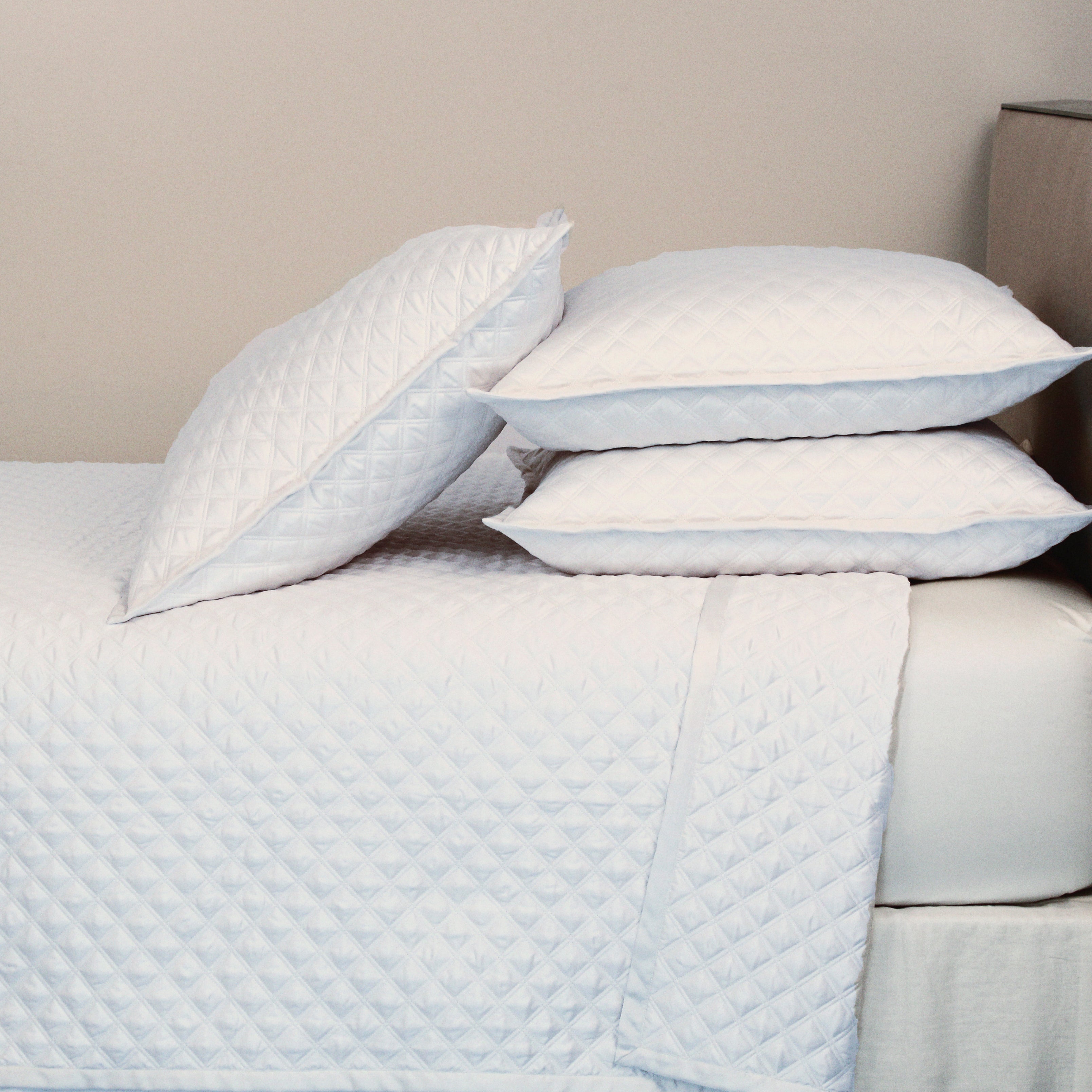 Premium Double Diamond Coverlet Set - Soft & Breathable White Bedding for Ultimate Comfort - Perfect for Guest Rooms, Master Bedrooms & Cozy Home Decor