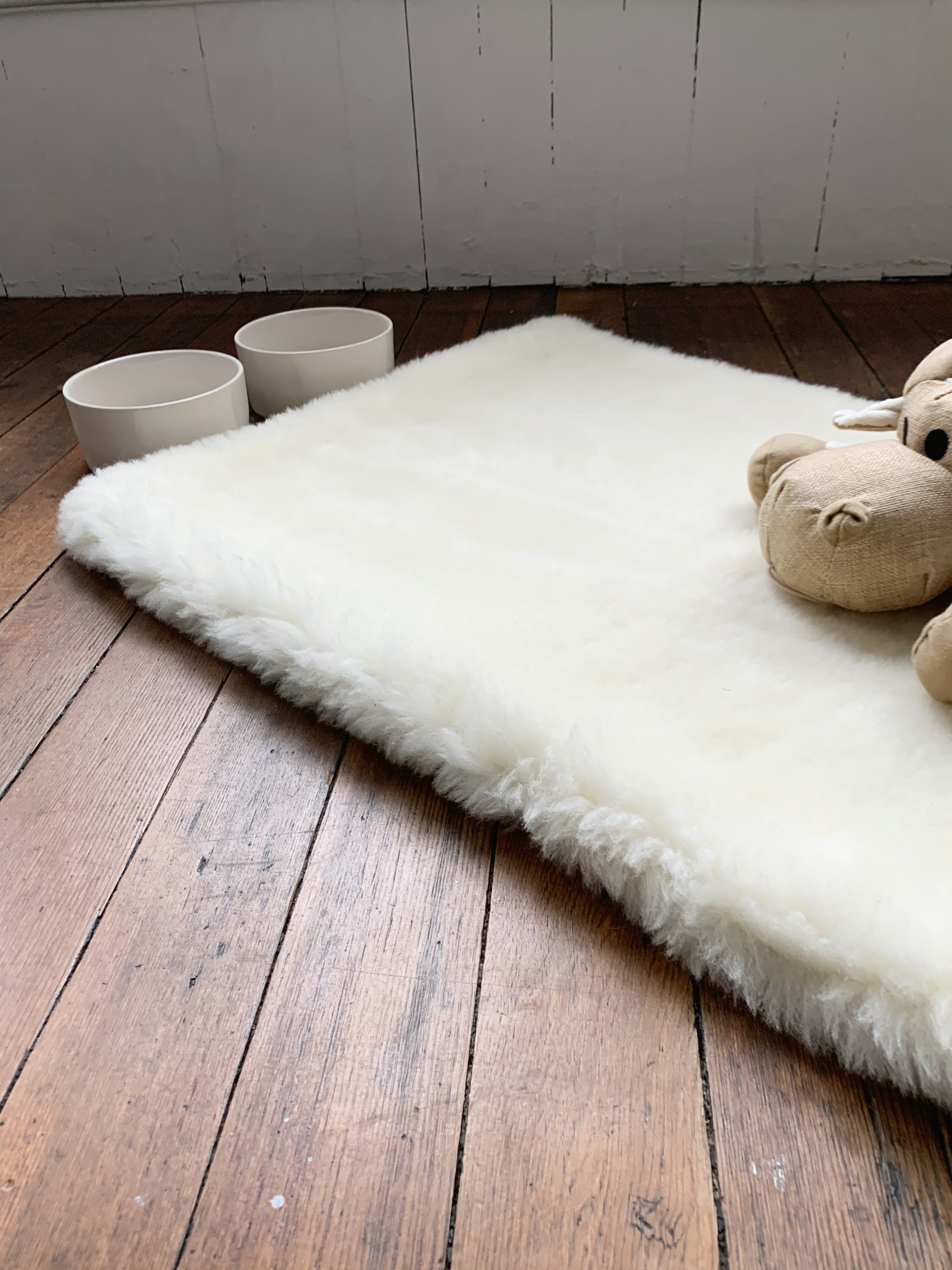 Premium Sheep Wool Pet Mats for Dogs & Cats - Soft & Durable Pet Bed Mat - Perfect for Beds, Floors & Crates - Eco-Friendly & Machine Washable