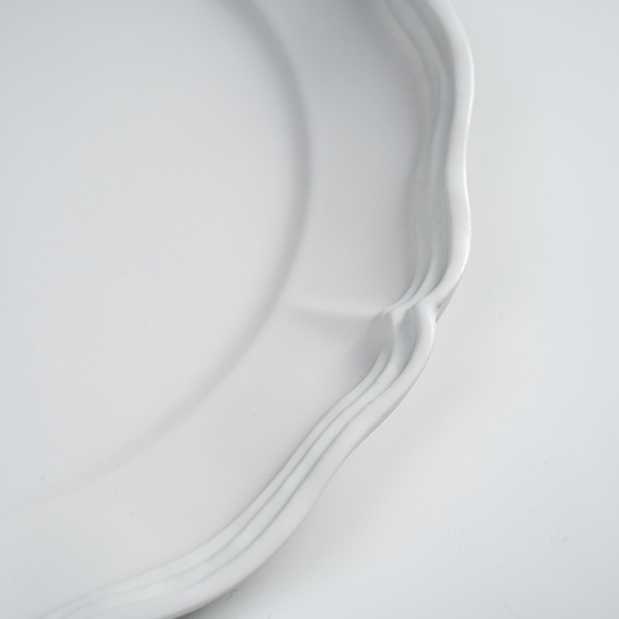 USUKI Ware Handmade Rinka Rim Plate - 22cm Japanese Ceramic Dinner Plate for Sushi, Desserts & Appetizers | Elegant Tableware for Restaurants & Home Dining