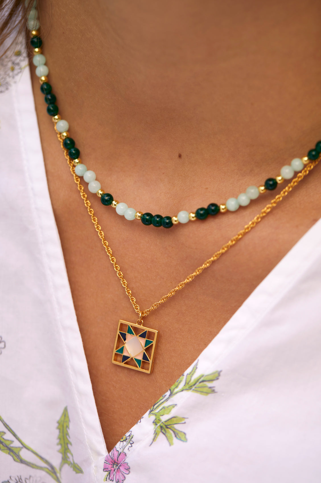Elegant Quilted Square Pendant Necklace for Women - Perfect for Date Night & Special Occasions