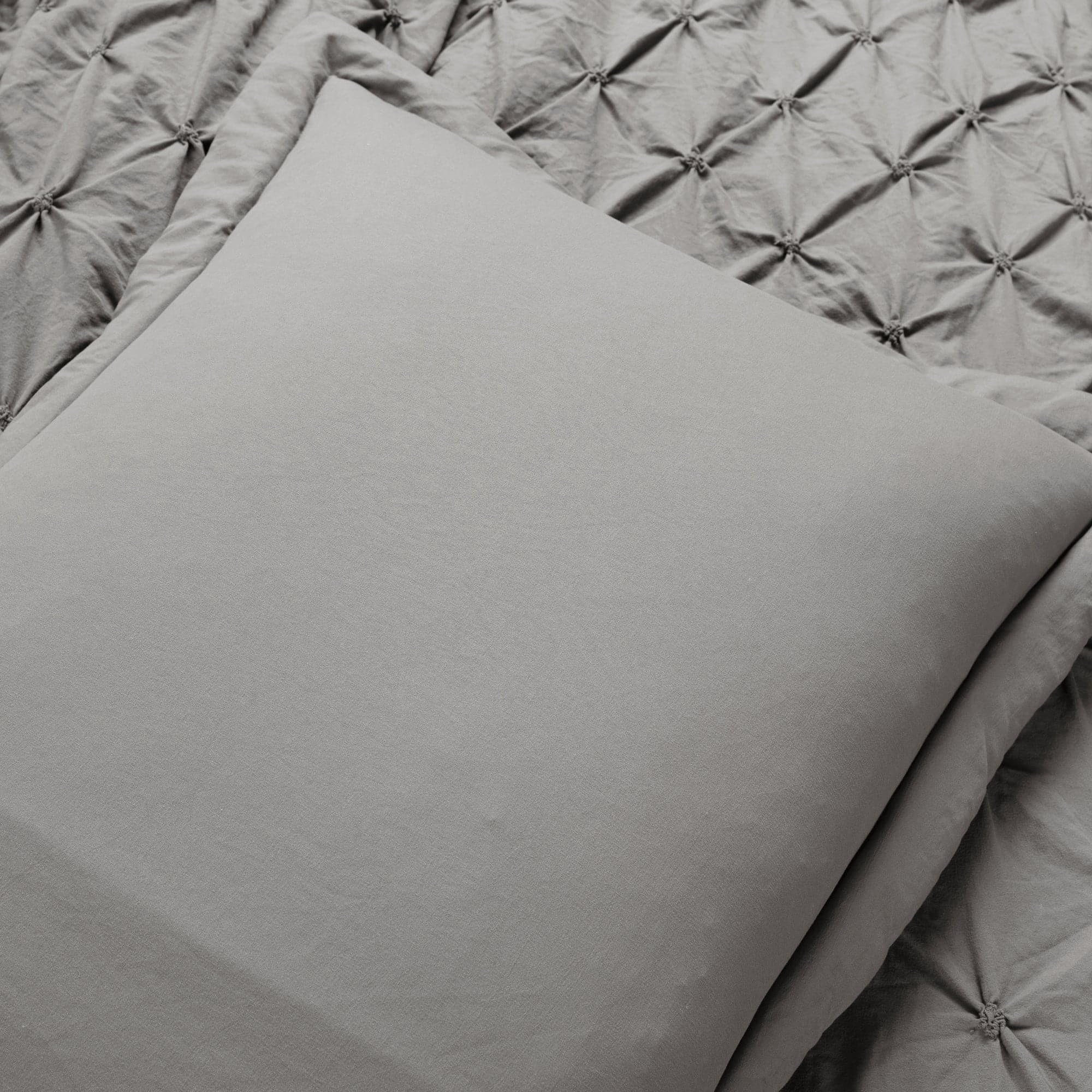 Ravello Pintuck 3-Piece Duvet Cover Set - Soft Luxury Bedding for Master & Guest Bedrooms - Perfect for Modern & Traditional Home Decor