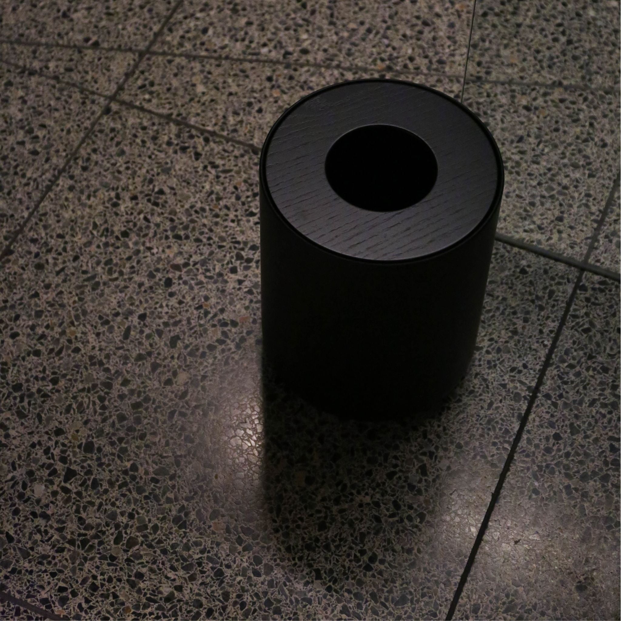DESIGNSTUFF Round Trash Can - 10 Gallon Black Wastebasket for Kitchen, Office, Bathroom & Home Decor