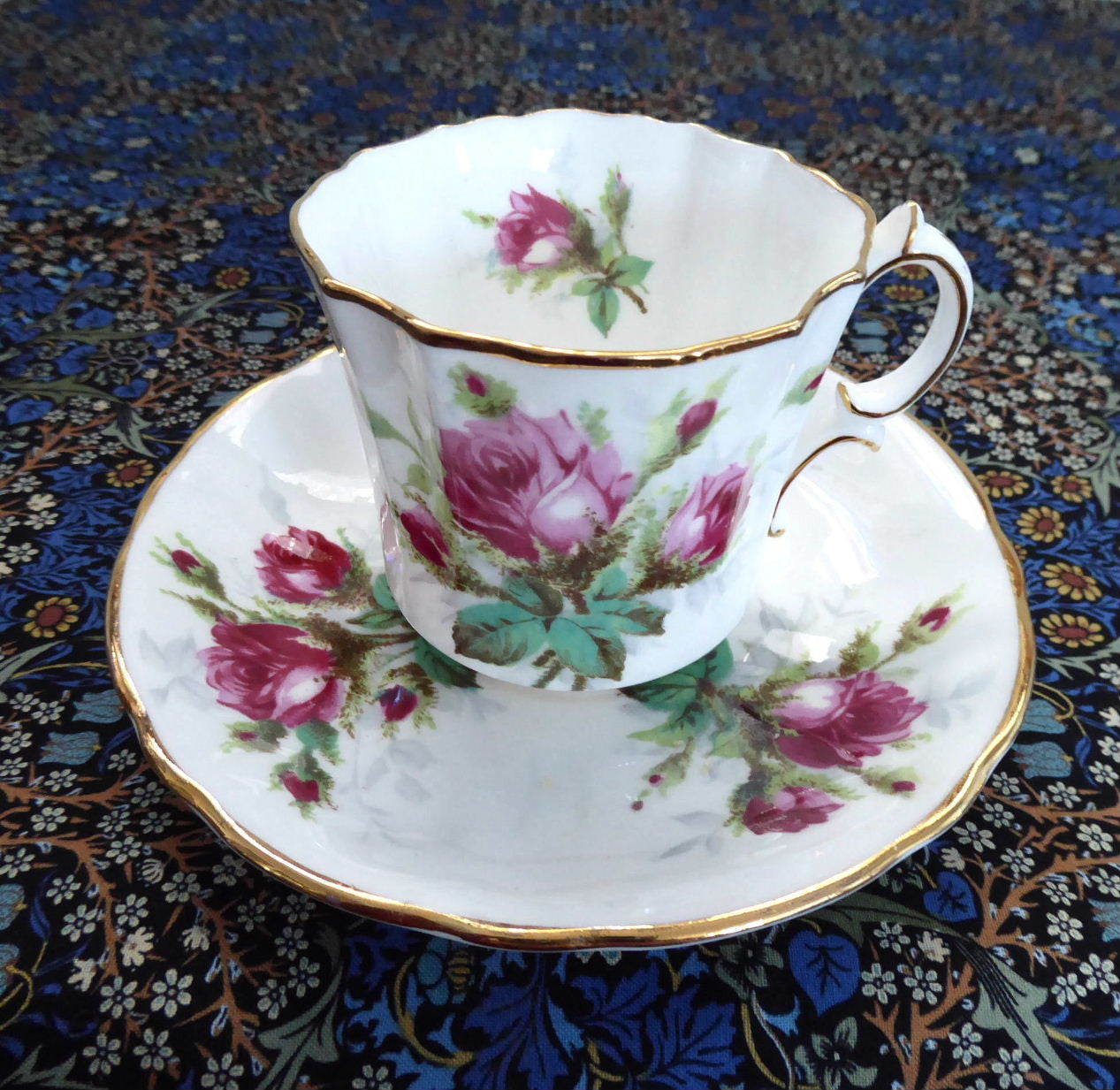Vintage Hammersley England Grandmother's Rose Teacup and Saucer Set - Gold Trim Bone China (1970s) | Elegant Tea Time, Collectible Fine China for Afternoon Tea, Bridal Shower, and Vintage Home Decor