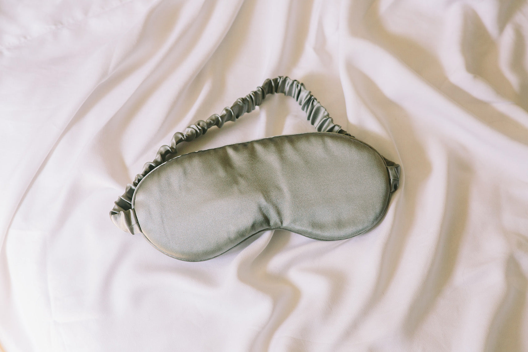 Luxury Silk Sleep Mask for Women & Men - Soft & Breathable Eye Mask for Sleeping, Travel & Relaxation - Blackout Blindfold for Better Sleep & Meditation