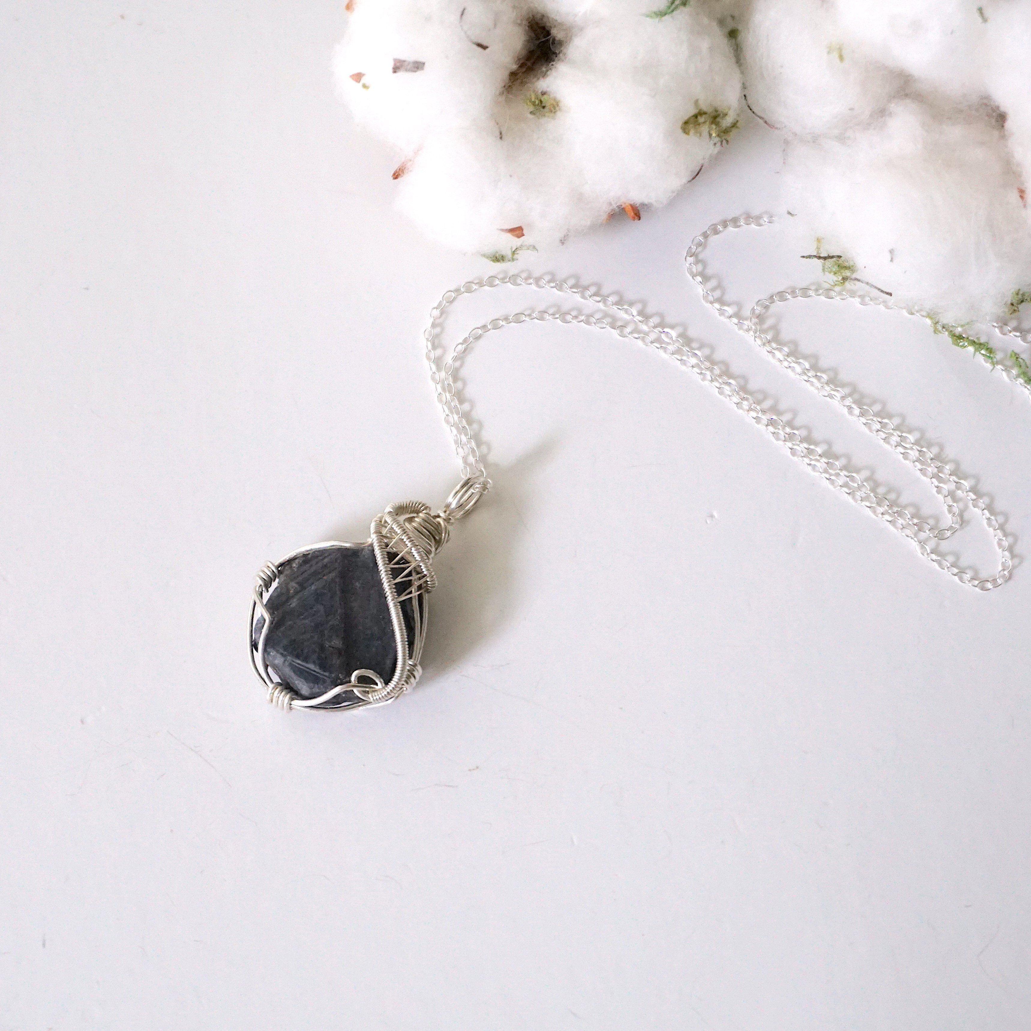 Natural Raw Sapphire Sterling Silver Pendant Necklace for Women - Elegant Healing Crystal Jewelry for Meditation, Yoga & Spiritual Gifts