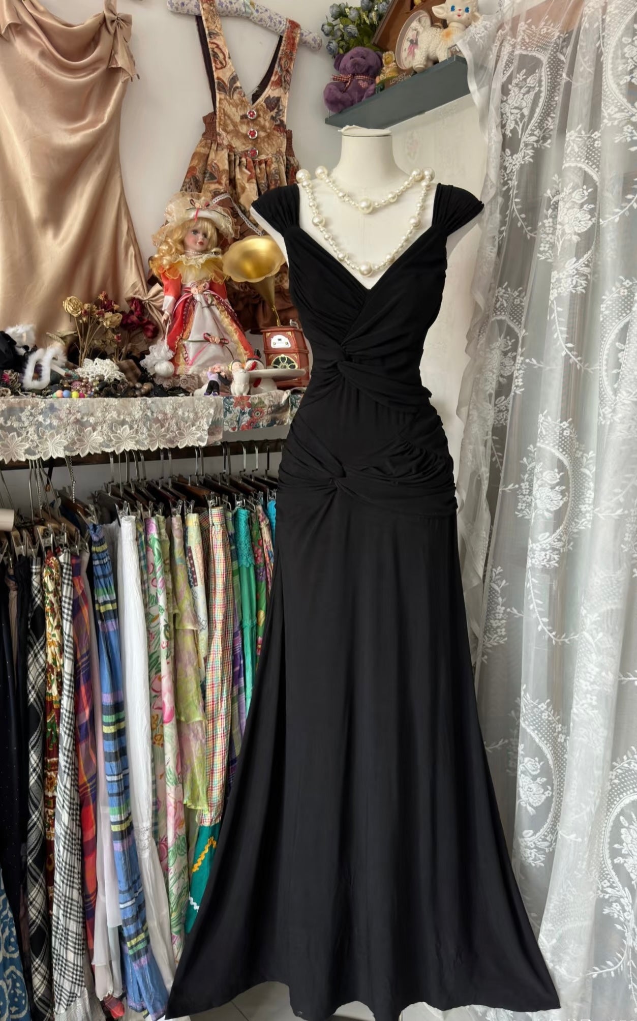 Elegant Black Chiffon Prom Dress for Women - Formal Evening Gown J6312 | Perfect for Homecoming, Prom Night & Special Occasions