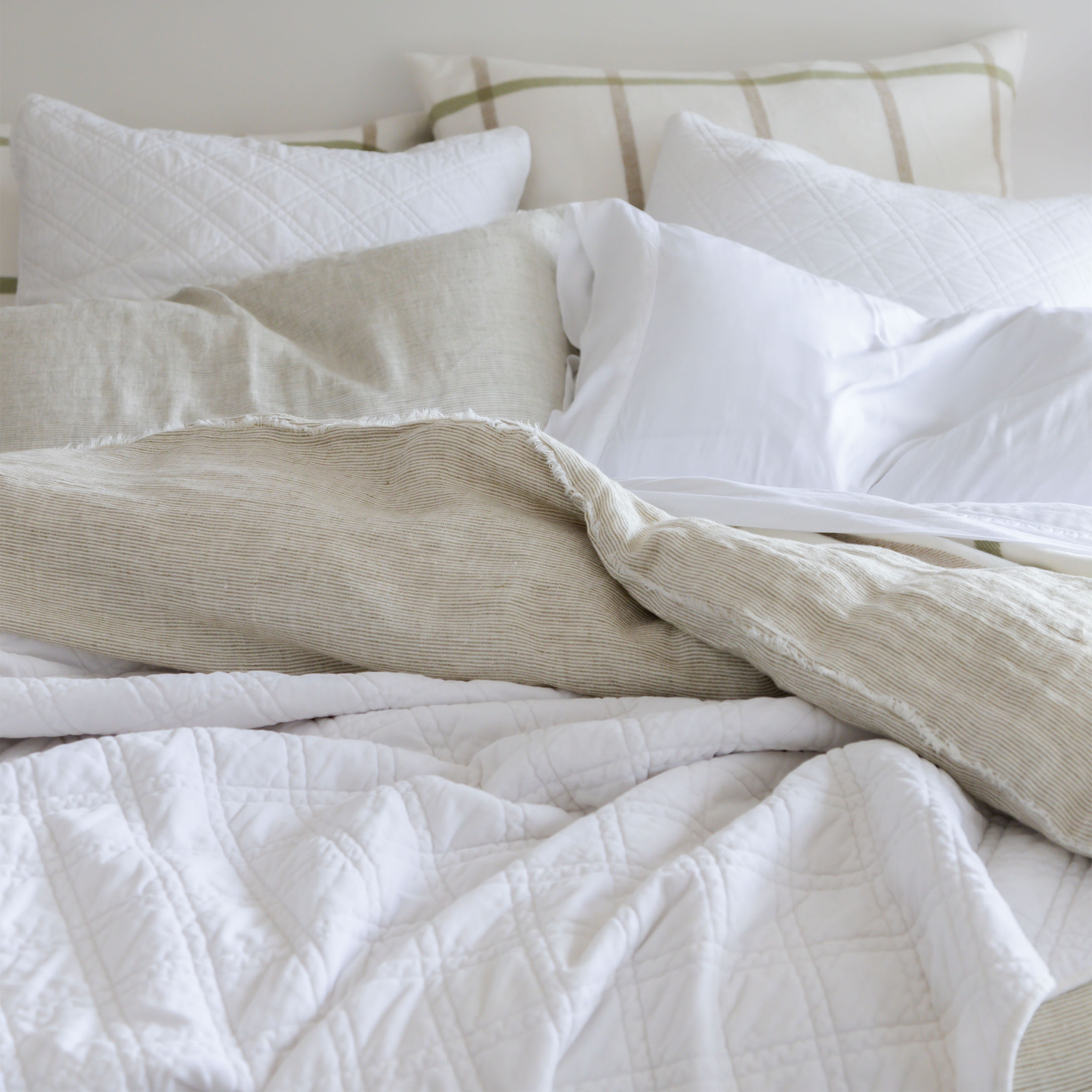 Luxury Brussels Coverlet - Soft & Breathable Bedspread for All Seasons - Perfect for Master Bedroom, Guest Room & Hotel Decor