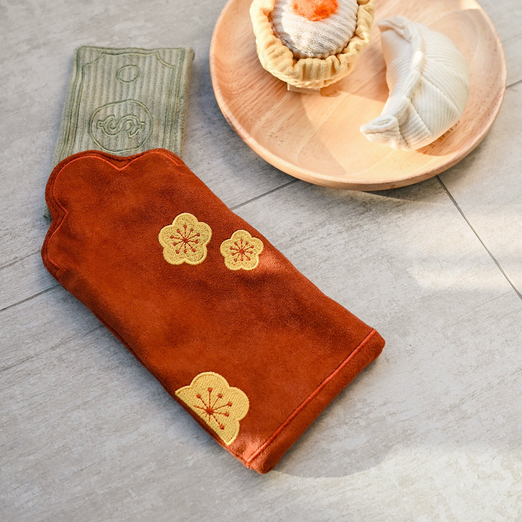 Red Pocket Envelopes - Traditional Chinese Lucky Money Envelopes for Lunar New Year, Weddings & Special Occasions - Set of 10 Premium Red Envelopes with Gold Foil Designs