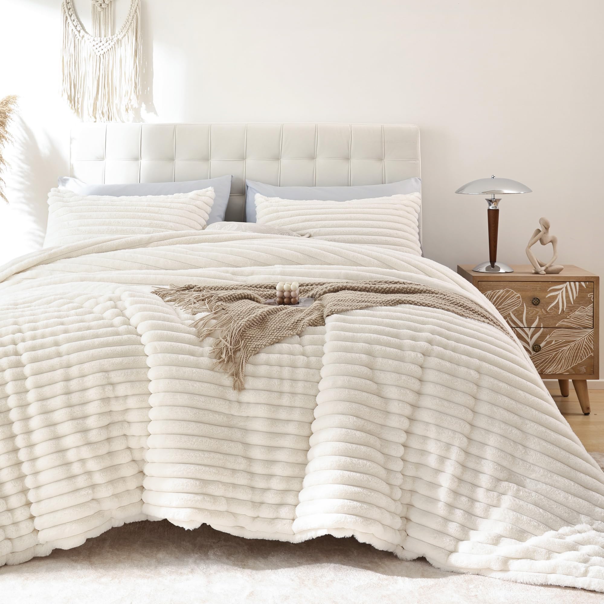 Luxury Fluffy Queen Comforter Set 3-Piece - Cream White Faux Fur Bedding, Ultra Soft & Warm Fleece Blanket for All Seasons, Includes 2 Pillow Shams | Cozy Bedroom Upgrade for Winter Nights & Hotel-Style Comfort