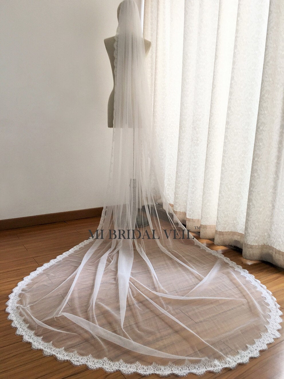 Elegant Cathedral Wedding Veil - Boho Chantilly Lace Bridal Veil for Romantic Ceremonies | Perfect for Beach Weddings & Vintage-Themed Bridal Looks | Mi Bridal