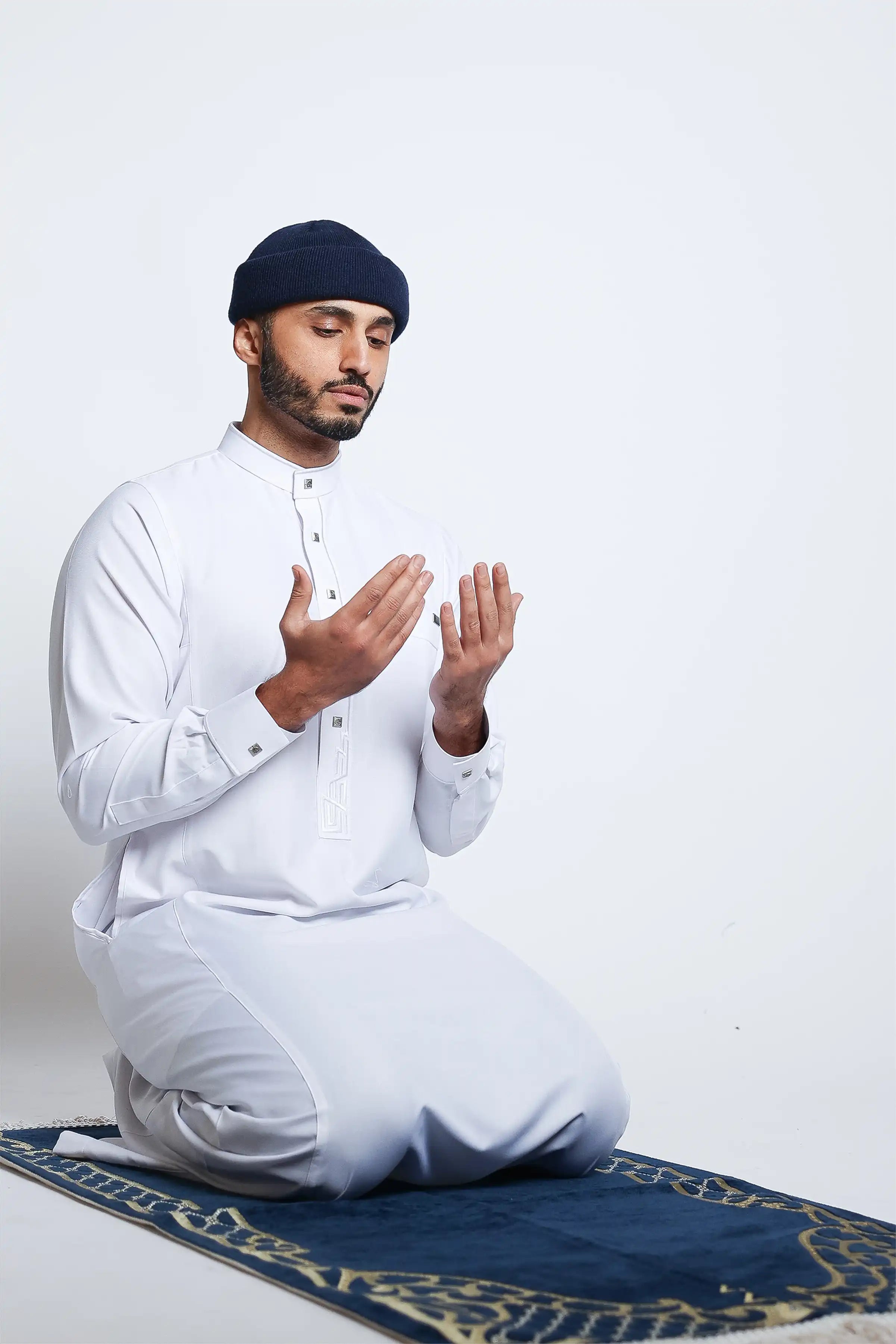 Premium White Collar Embroidered Thobe for Men - Elegant Islamic Robe for Eid, Wedding & Special Occasions - Comfortable & Stylish Traditional Attire