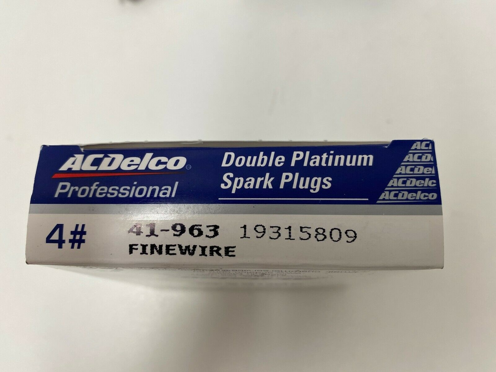 ACDelco GM VE & VF Commodore V8 Double Platinum Spark Plugs - Set of 8 Pack - High Performance Ignition for Smooth Acceleration & Fuel Efficiency - Perfect for Daily Driving & Racing Applications