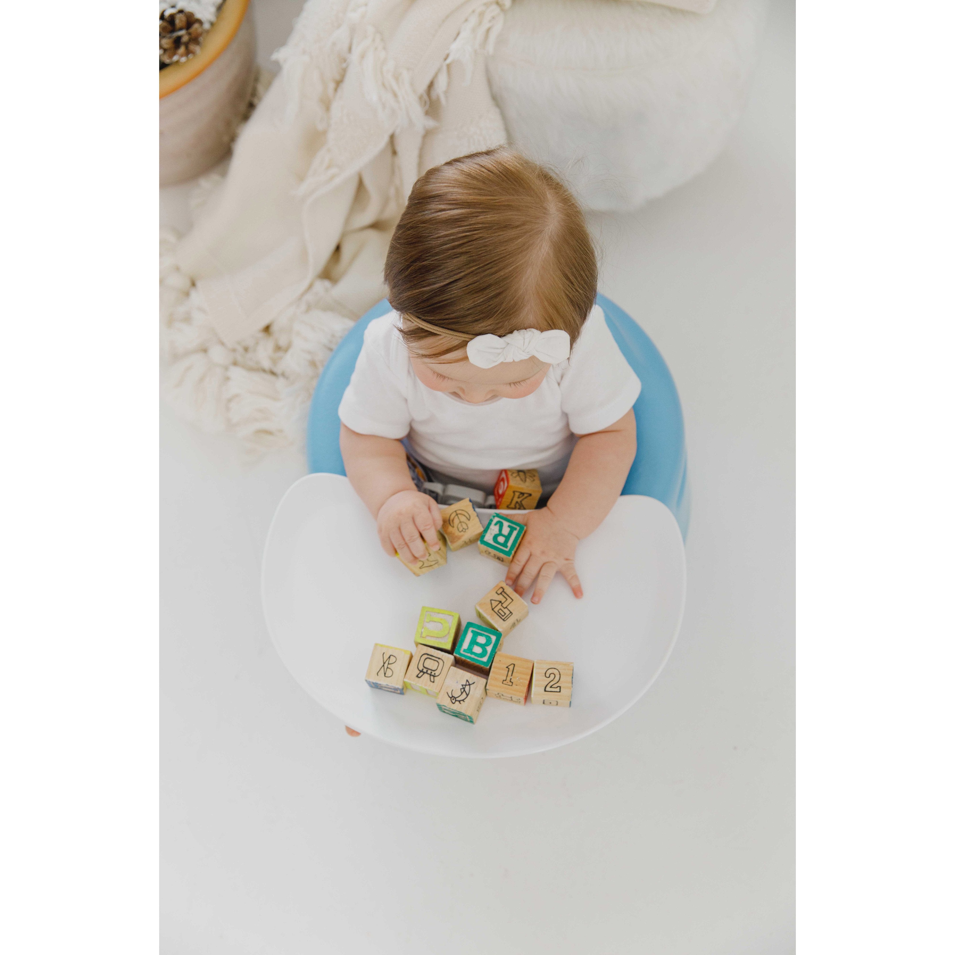 Bumbo Floor Seat with Play Tray - Adjustable Baby Support Chair for Learning & Playtime - Perfect for Infants 6-12 Months Sitting Practice, Feeding, and Interactive Activities