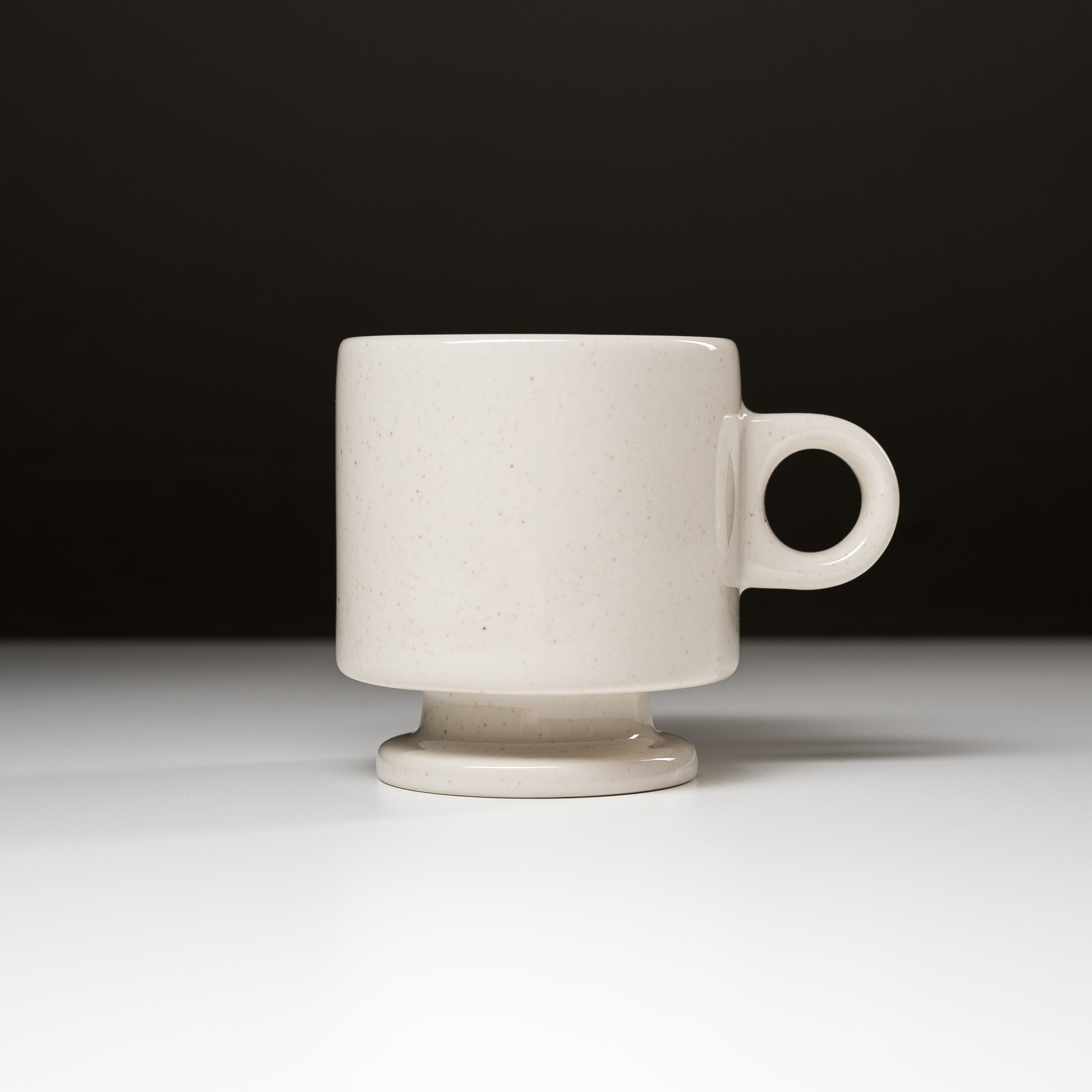 Smith Stacking Footed Mug by Chips - 8.1oz (240ml) Coffee Cup with Handle, Stackable Design in 4 Colors (Black/White/Blue/Red) - Perfect for Home, Office, and Gifts