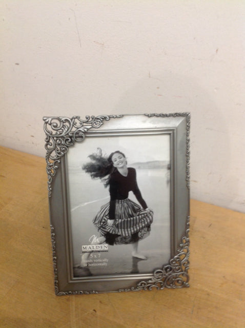 5x7 Silver Metal Photo Frame - Elegant Wall or Tabletop Display for Home, Office & Gifts