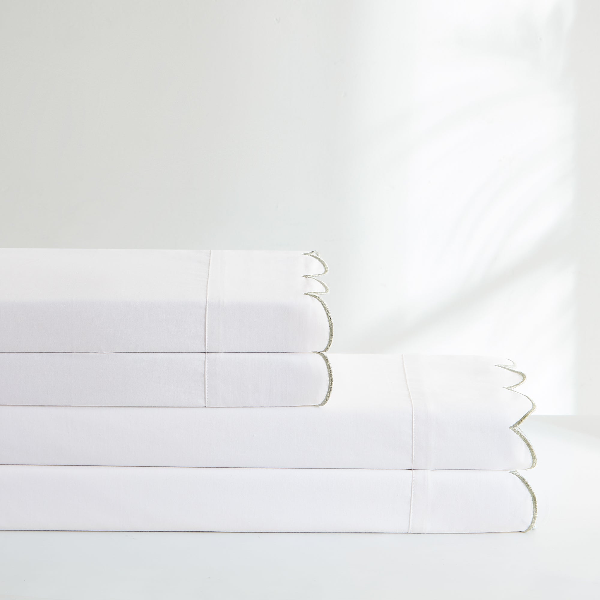 Coastal Chic Scalloped Edge Cotton Sheet Set - Soft & Breathable Bedding for Beach House, Guest Room & Master Bedroom - Perfect for Summer Nights & Coastal Decor