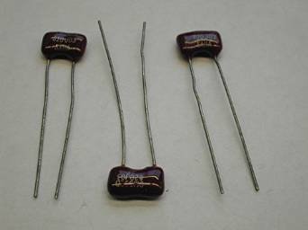 CMR05E820GODL 82pF 500V 2% Tolerance Mica Capacitor with Radial Leads - Ideal for RF Circuits, Power Supplies & Audio Equipment (Price Per Each)