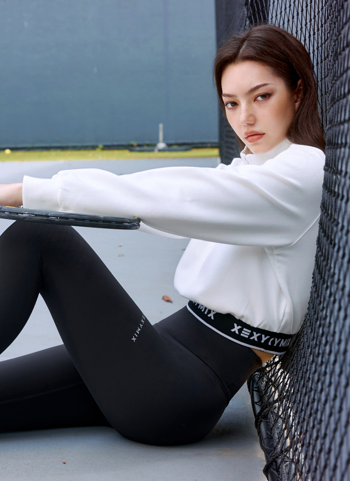 Logo Point Warm Crop Sweatshirt for Women - Cozy Fleece Pullover with Stylish Design - Perfect for Casual Outfits, Gym Wear & Street Fashion