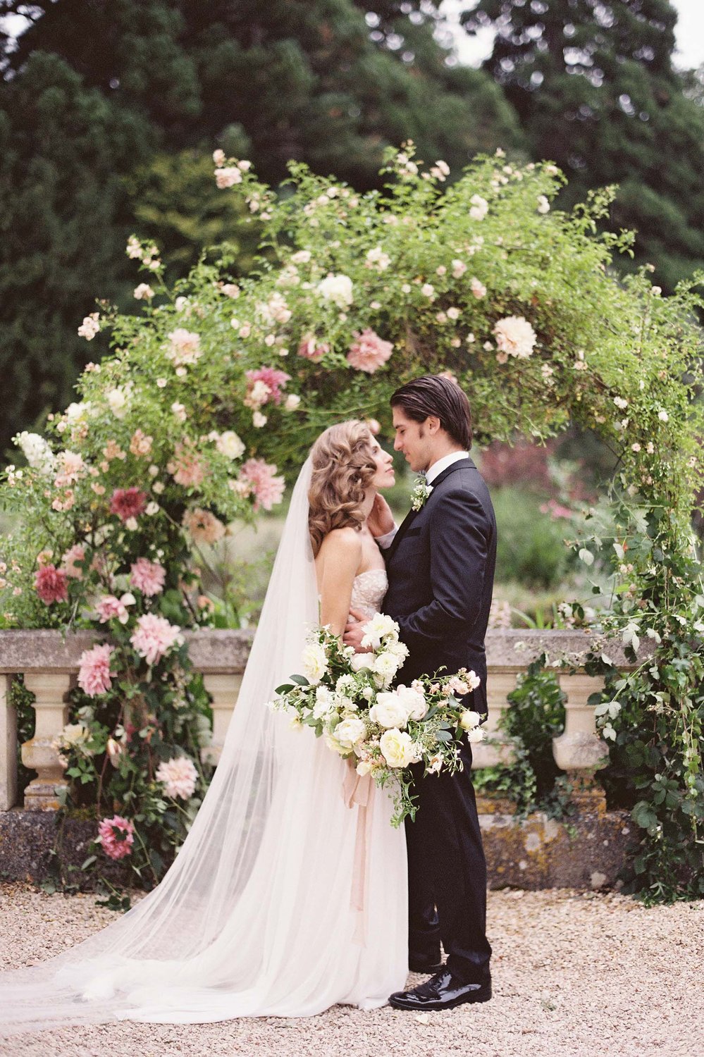 Ethereal Luxury Blusher & Cathedral Veil - Soft Pink Cheek Makeup & Bridal Accessory for Weddings, Photo Shoots & Special Events