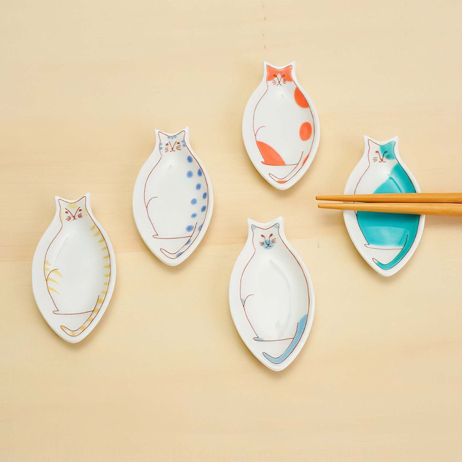 Harekutani Porcelain Cat Small Plates Set - 5 Piece Japanese Style Decorative Appetizer Dishes for Tea Party, Dessert Serving & Home Decor
