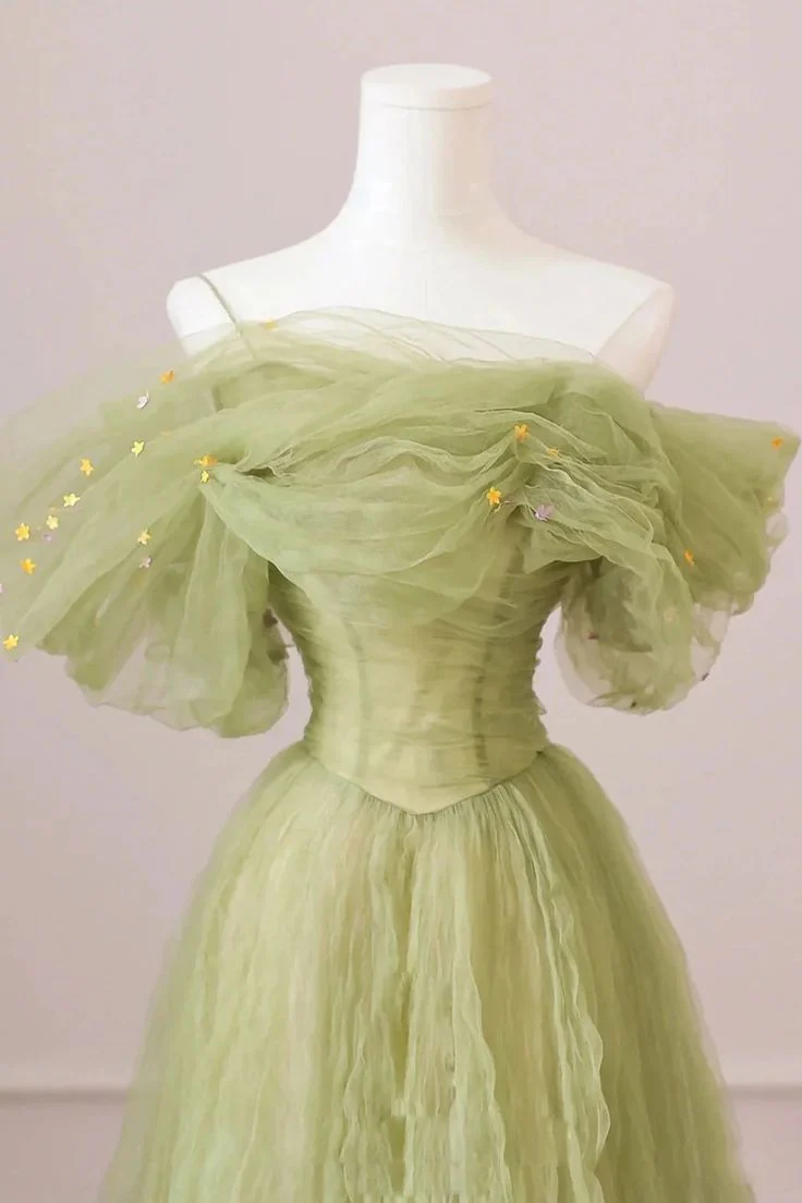 Elegant Off-the-Shoulder Green Tulle Long Prom Dress for Formal Evening Events - Perfect for Homecoming, Quinceañera & Black Tie Galas - Style J3813