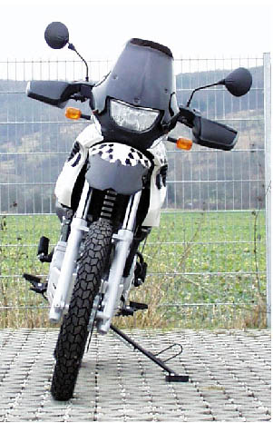 BMW F650GS Dakar (2000-2004) Tall Dark Windshield - Motorcycle Wind Deflector for Adventure Riding & Long Distance Touring