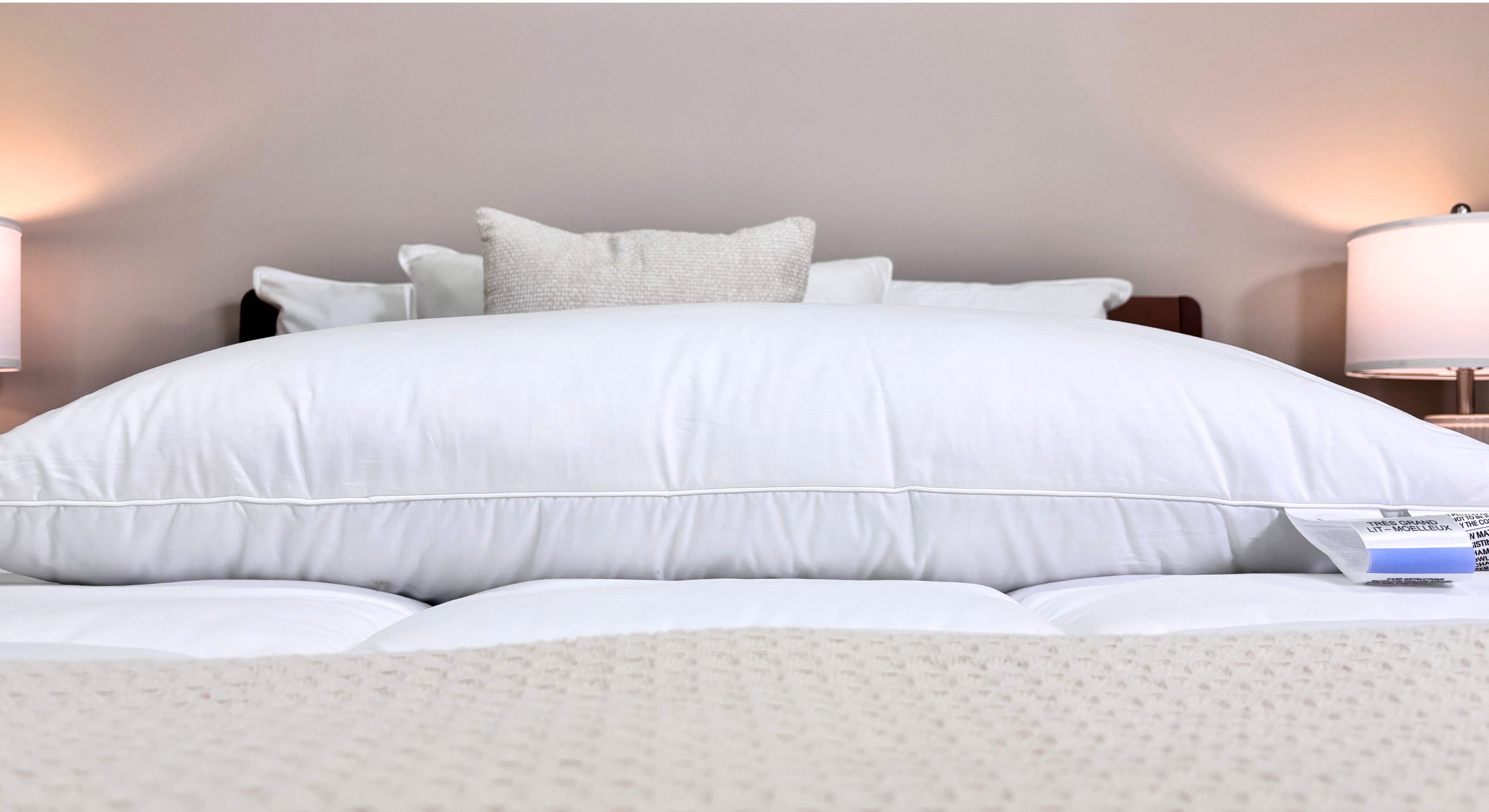 Holiday Inn® Featherbest Medium Support Pillow - Premium Hotel Quality Pillow for Back, Stomach & Side Sleepers - Perfect for Home, Travel & Guest Rooms