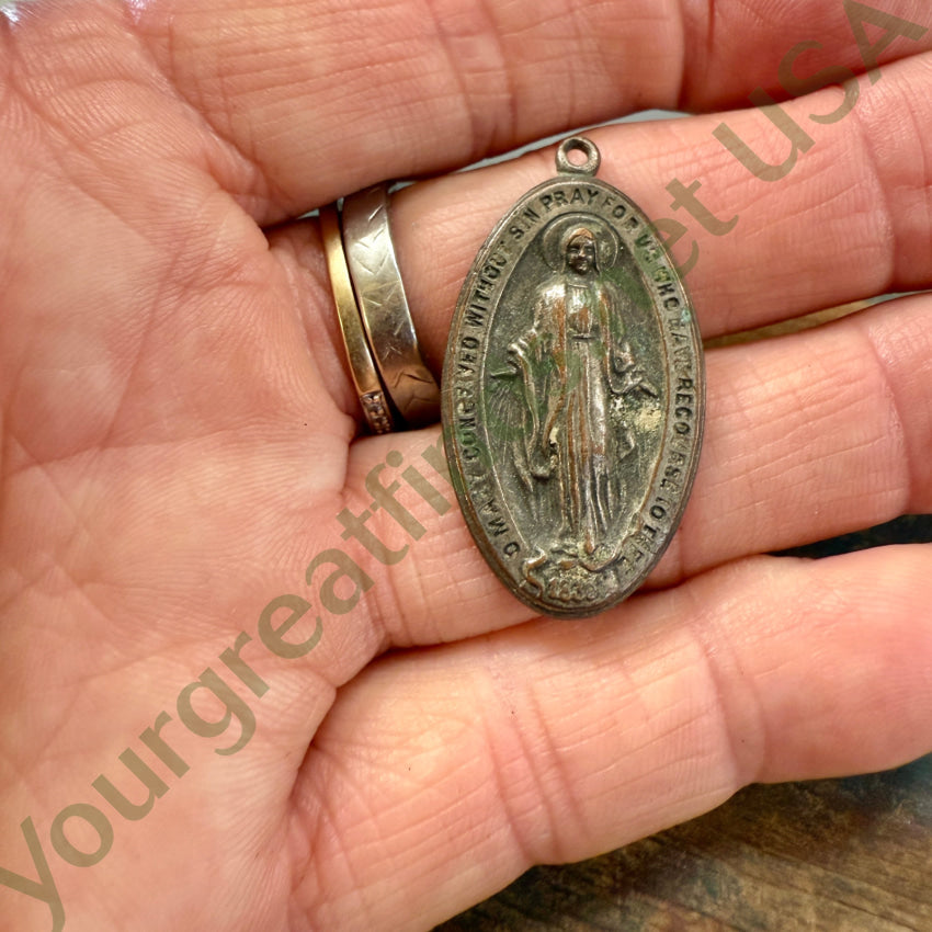 Vintage Miraculous Mary Devotional Pendant Necklace - Religious Catholic Jewelry for Women - Perfect for Prayer, Church, and Faith-Based Gifts