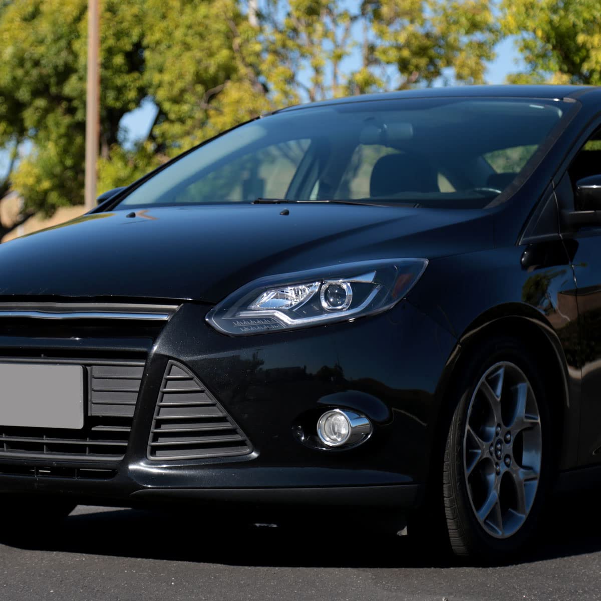 Ford Focus 2012-2014 Black Projector Headlights with LED DRL Strip & Turn Signal Lamps - Upgrade Your Car Lighting for Night Driving & Enhanced Visibility