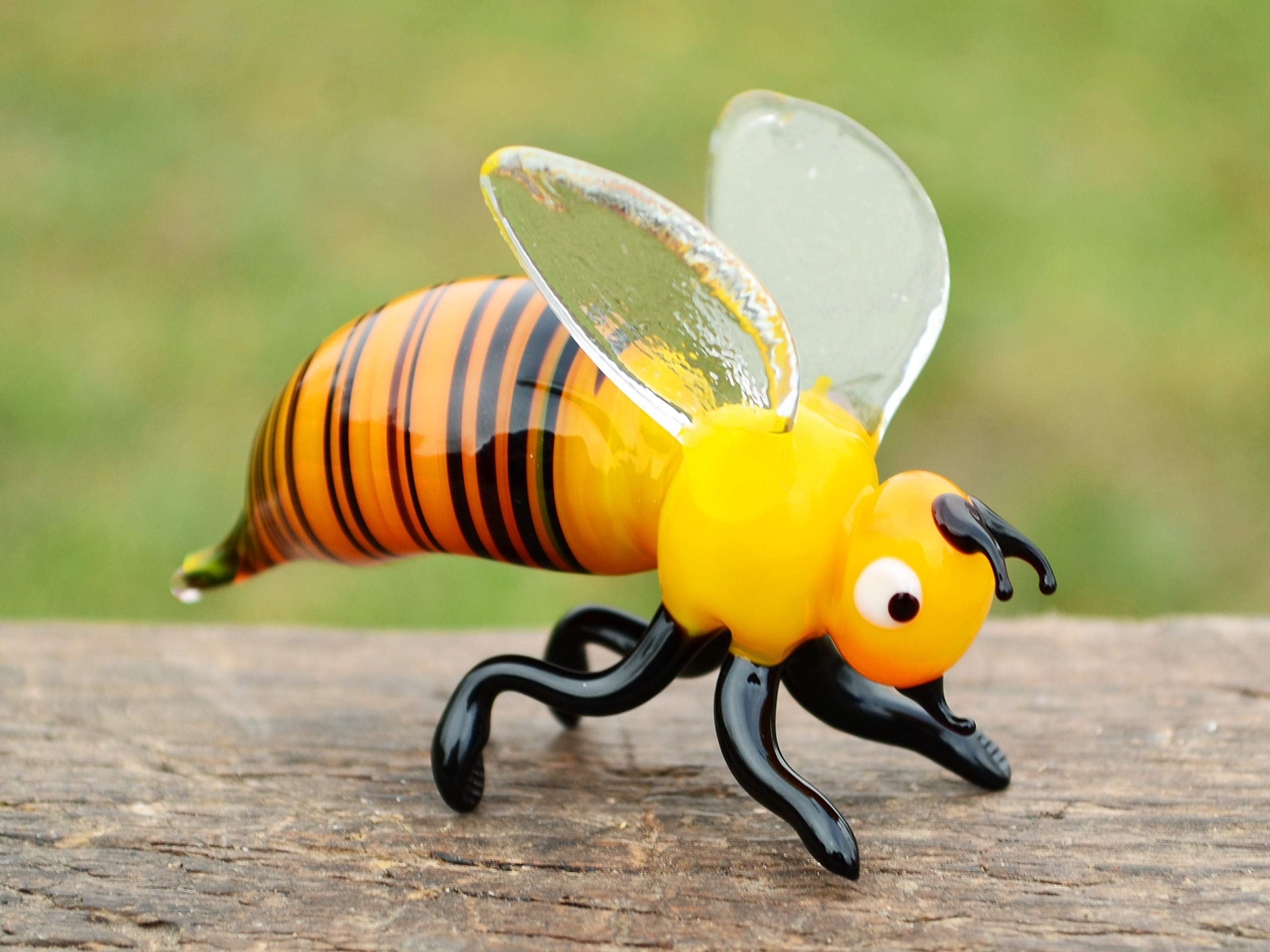 Yellow Glass Honey Bee Figurine - Handcrafted Bumblebee Sculpture Decor, Unique Valentine's Gift for Lovers, Home & Office Decoration, Lucky Charm for Garden or Desk