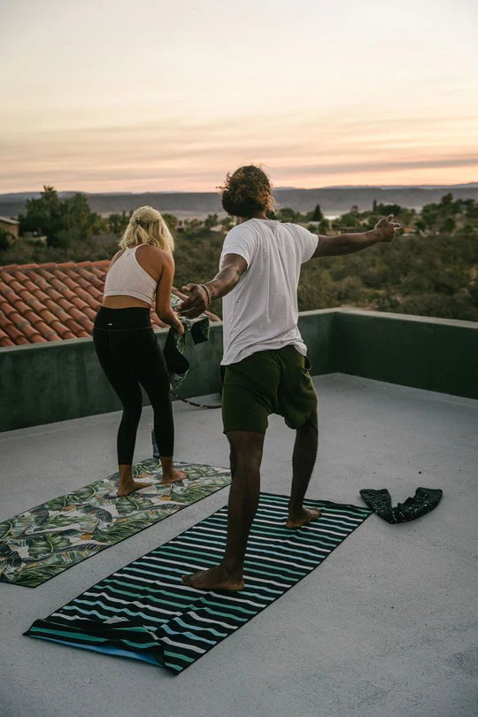 Nomadix Original Quick-Dry Travel Towel - Banana Leaf Green - Lightweight & Compact for Beach, Yoga, Gym & Outdoor Adventures
