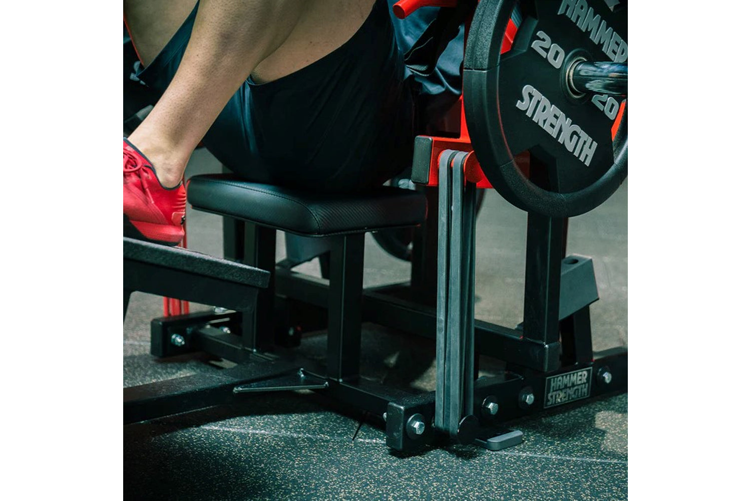 Hammer Strength Plate Loaded Glute Drive Machine - Professional Gym Equipment for Glute Workouts & Strength Training - Perfect for Home Gyms & Commercial Fitness Centers