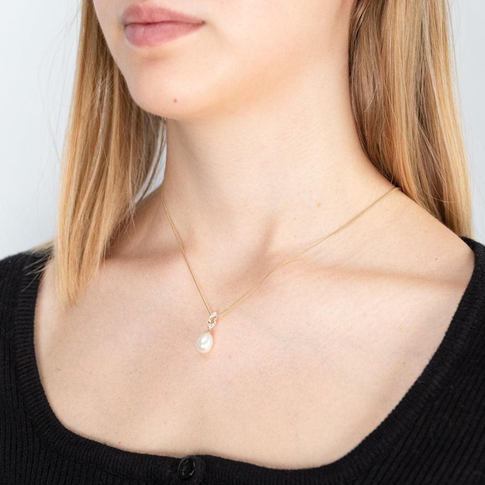 9ct Yellow Gold 9mm Freshwater Pearl & Diamond Pendant Necklace - Elegant Jewelry Gift for Women, Perfect for Weddings, Anniversaries & Special Occasions