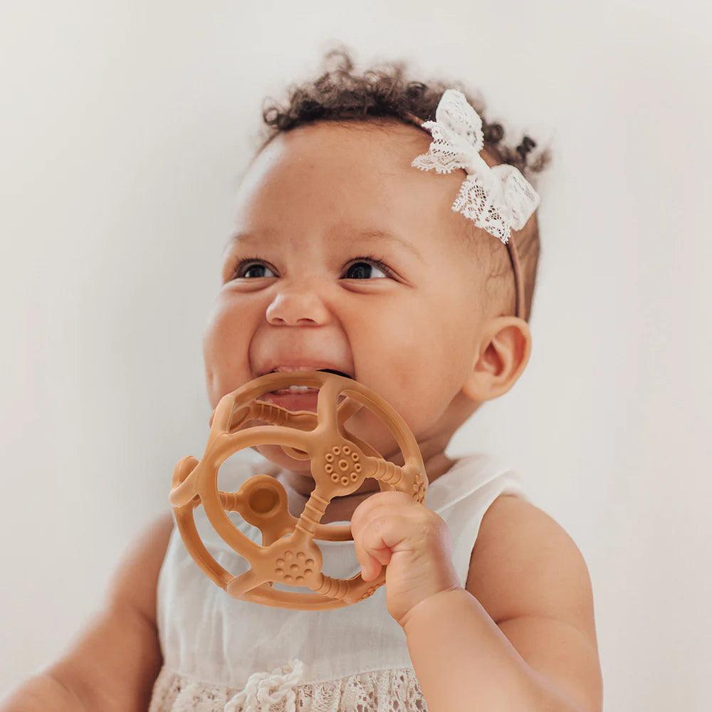 Haakaa Silicone Baby Teething Ball - Natural Pain Relief for Teething Babies, BPA-Free Chew Toy for Infants 6+ Months - Perfect for Soothing Sore Gums at Home or On-The-Go