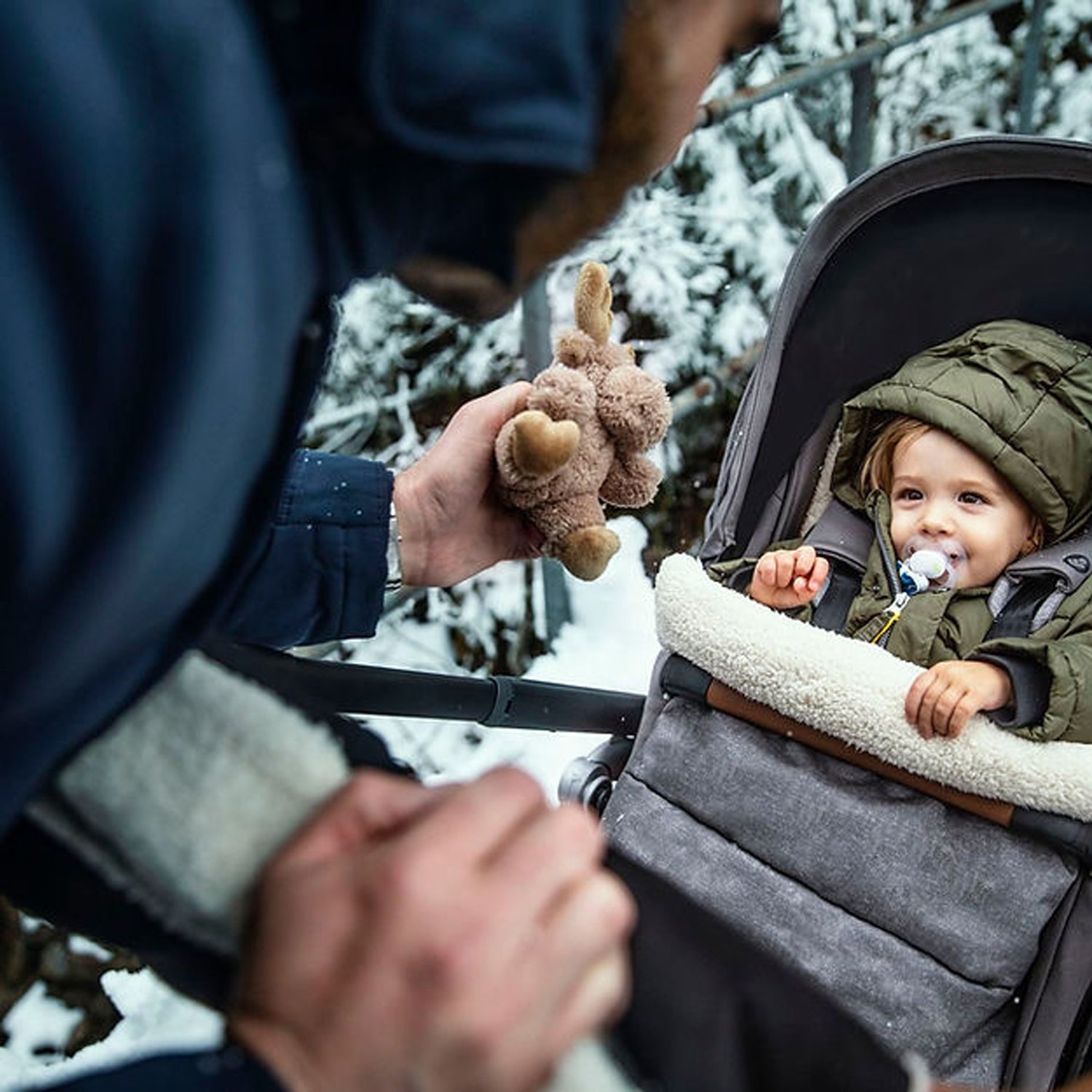 Maxi Cosi Winter Footmuff - Premium Baby Stroller Foot Warmer for Cold Weather - Cozy & Waterproof Infant Car Seat Accessory - Perfect for Strolls, Shopping, and Outdoor Adventures