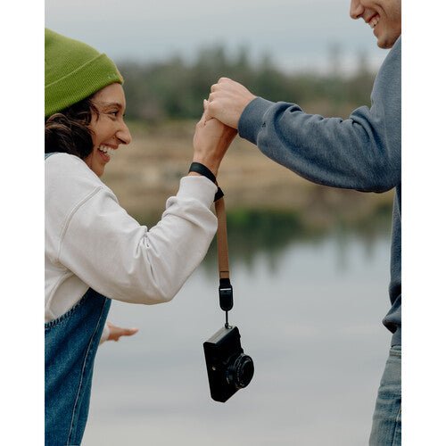 Peak Design Cuff Camera Wrist Strap (Coyote) - Secure & Comfortable Hand Grip for DSLR/Mirrorless Cameras - Perfect for Travel, Hiking & Outdoor Photography