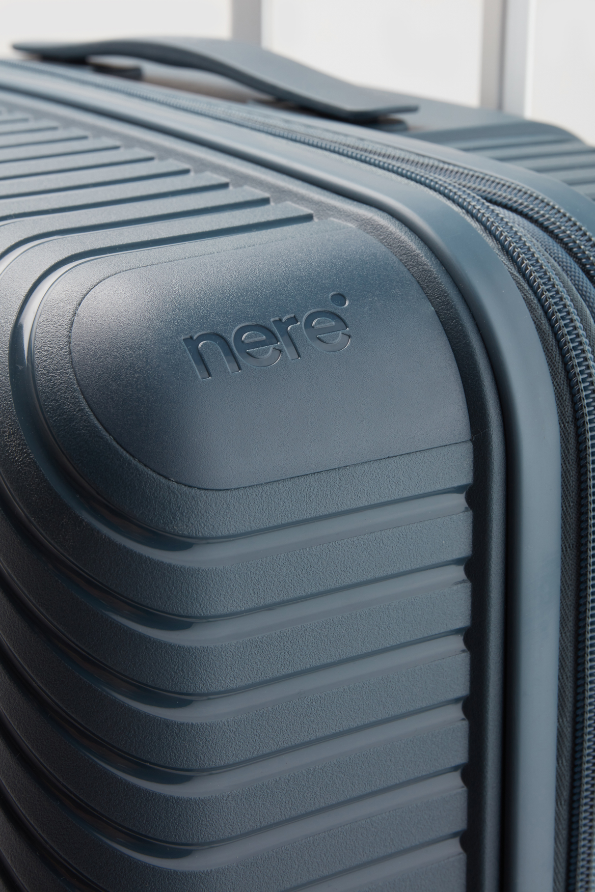 Bondi 56cm Carry On Suitcase - Lightweight Hardshell Luggage with 360° Spinner Wheels for Business Travel & Weekend Getaways