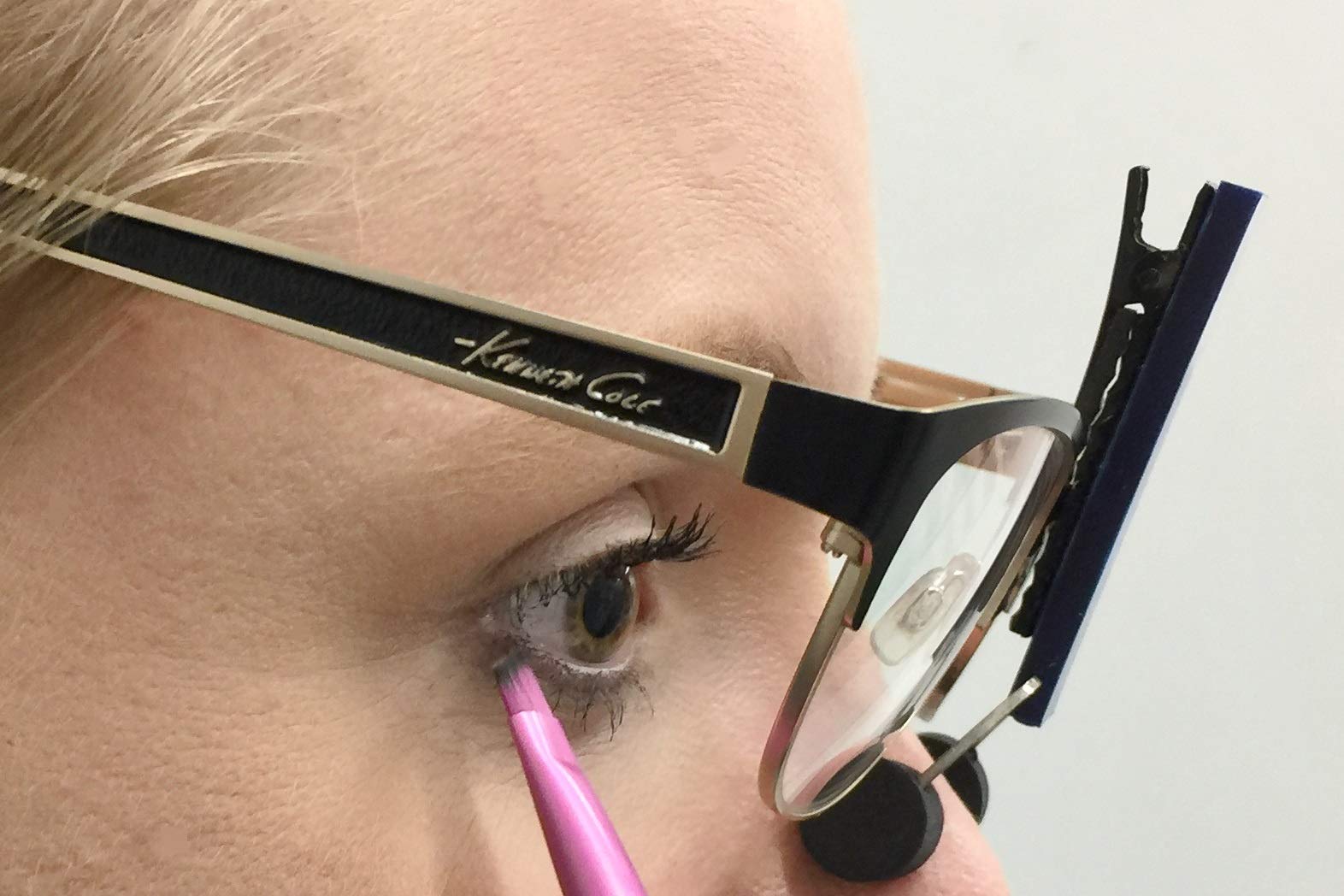 Must-Have Makeup Tool for Women with Glasses - Easy Eye Makeup Application While Wearing Eyewear | Perfect Gift for Glasses Wearers | Ideal for Daily Makeup Routine & Special Occasions