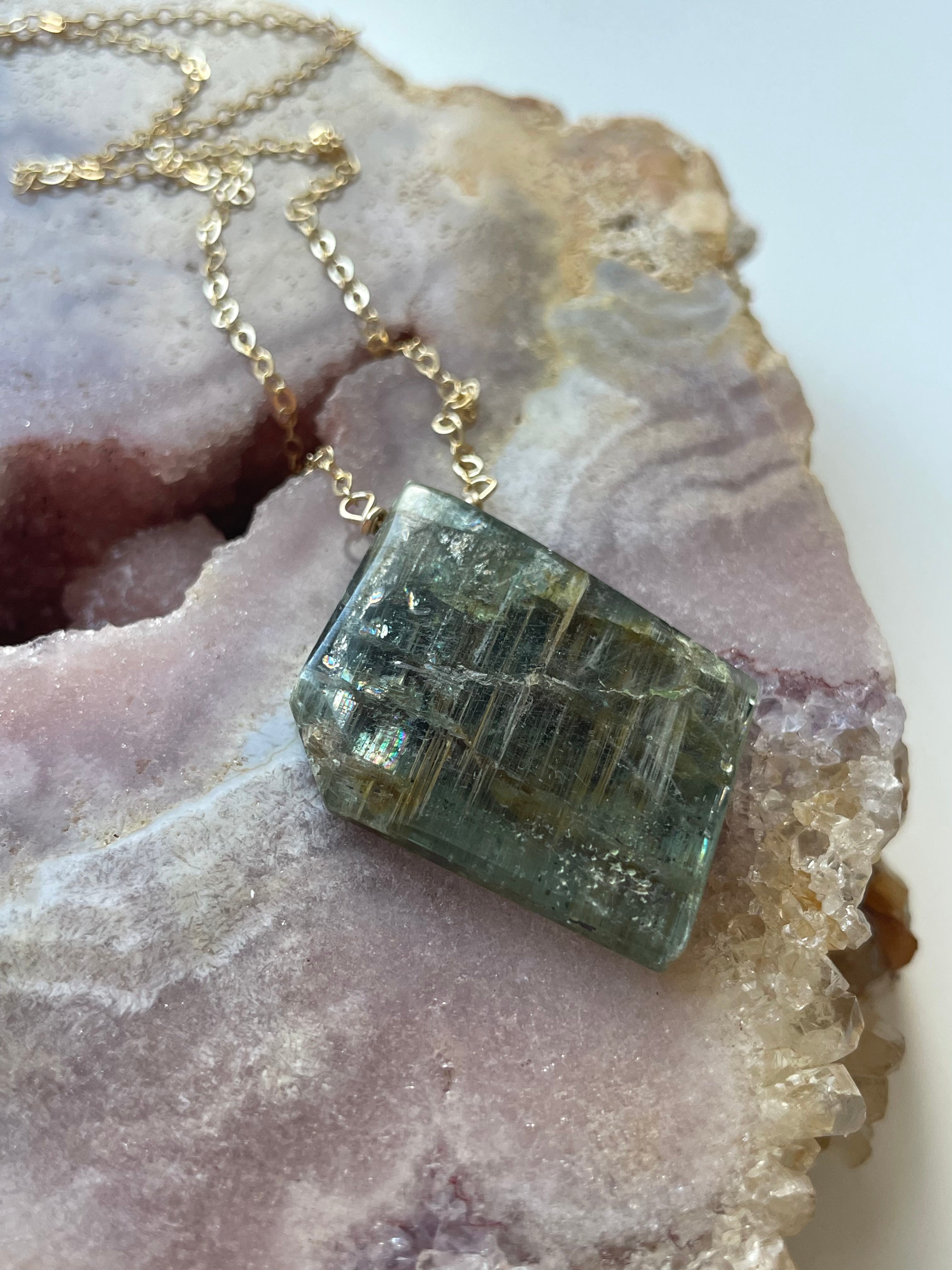 Natural Blue Kyanite Gemstone Pendant Necklace for Women - Healing Crystal Jewelry for Meditation & Energy Balancing - Perfect for Yoga, Spiritual Gifts & Everyday Wear