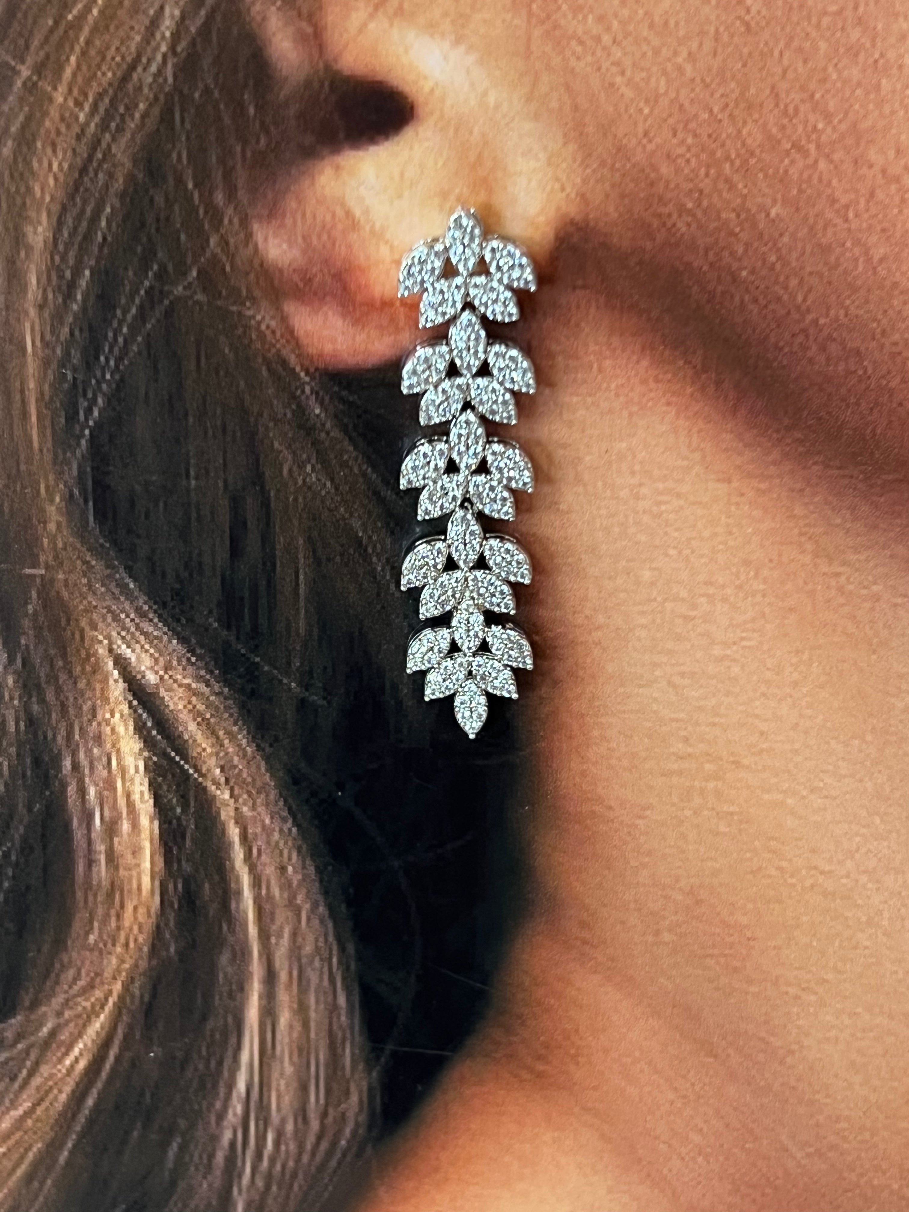 GODDESS Simulated Diamond Stud Earrings for Women - 1.5ct Round Cut Cubic Zirconia Hypoallergenic Earrings - Perfect for Weddings, Parties & Everyday Elegance